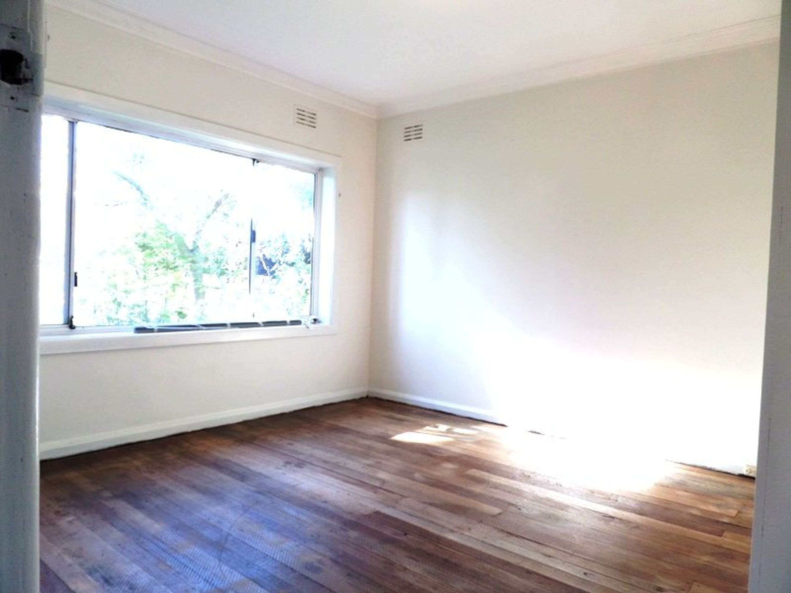 6 Armstrong Street, Springvale - Thumbnail 4