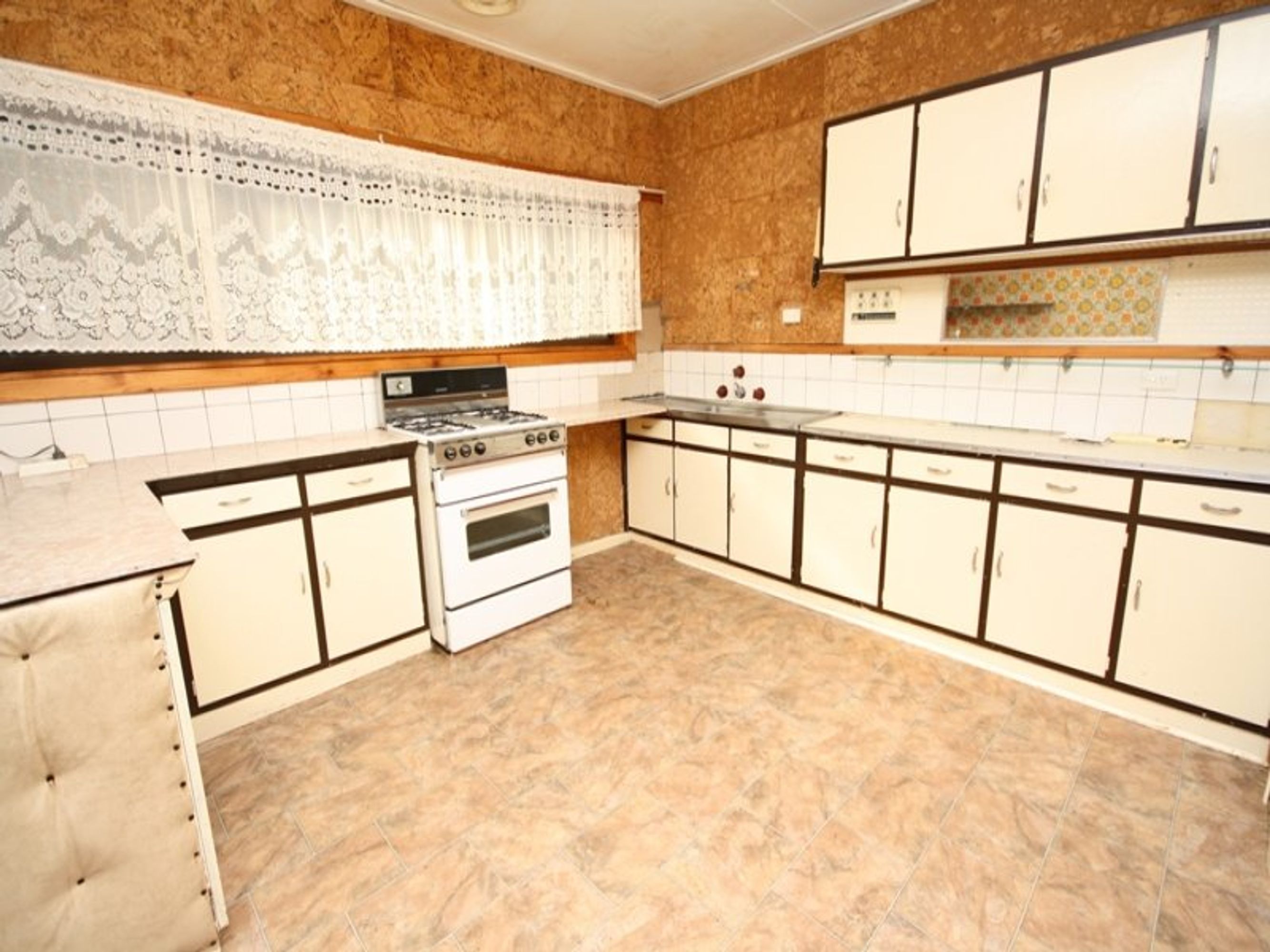 22 Clarence Street, Nhill VIC 3418, Nhill - Thumbnail 2