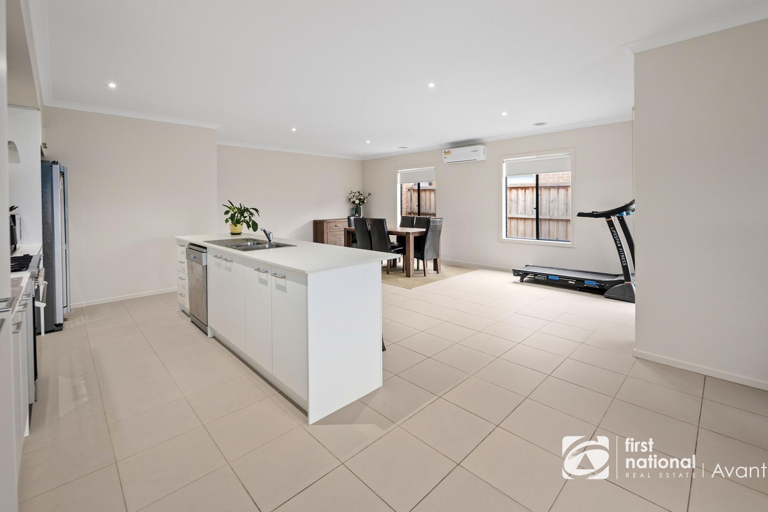 59 Cottongrass Avenue, Clyde North - Thumbnail 4