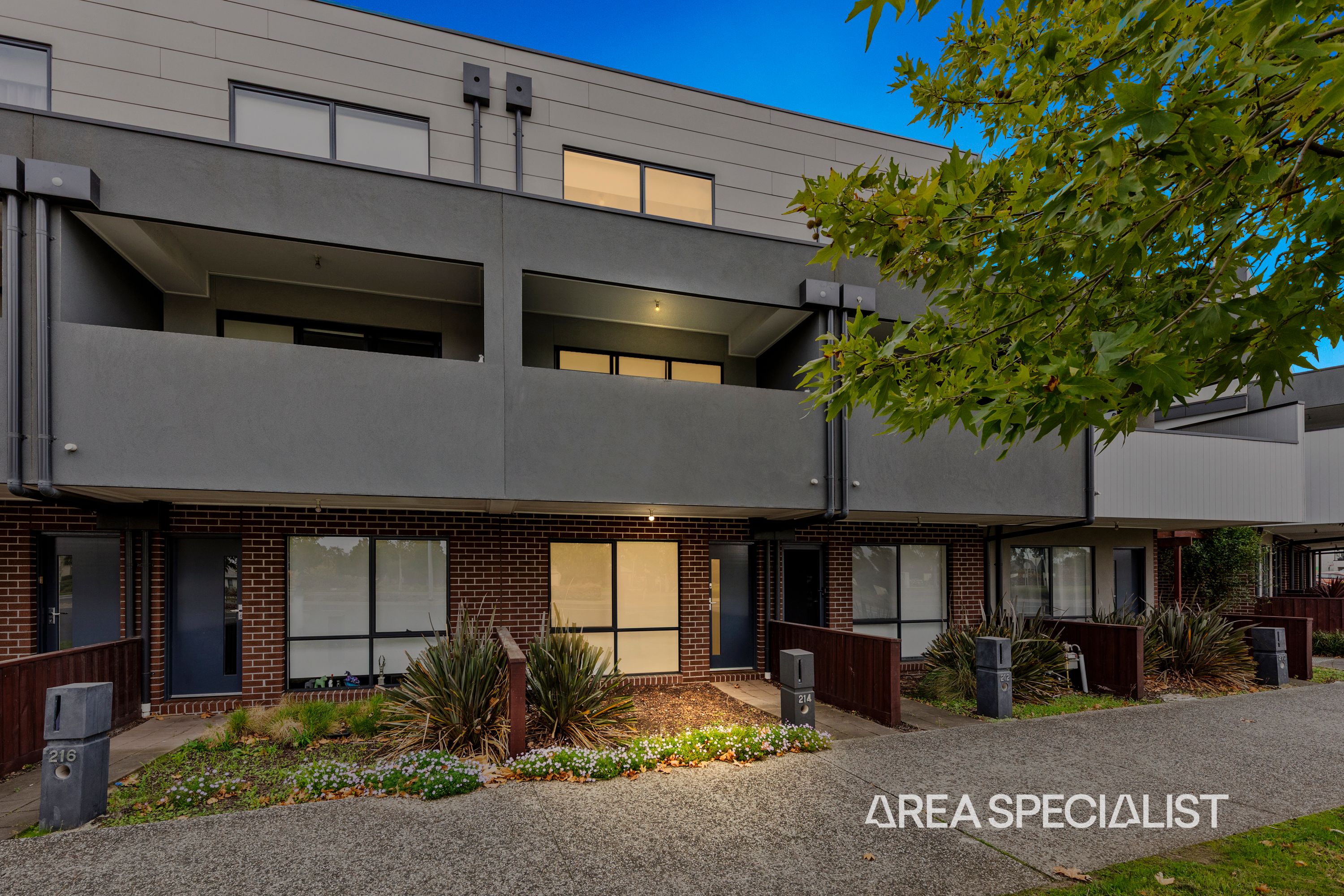 214 Henry Road, Pakenham, Pakenham - Image 1