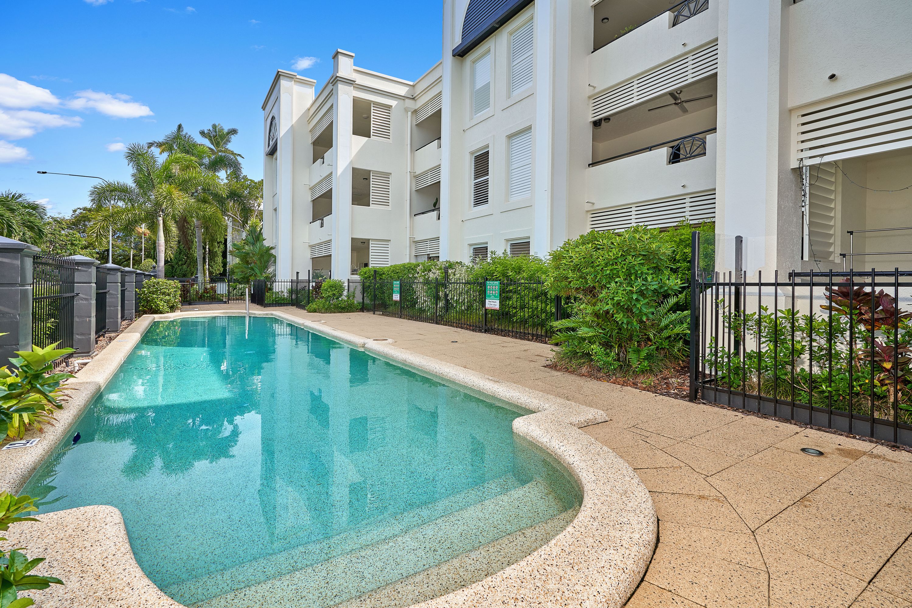 2/304-308 Lake Street, Cairns North - Thumbnail 2