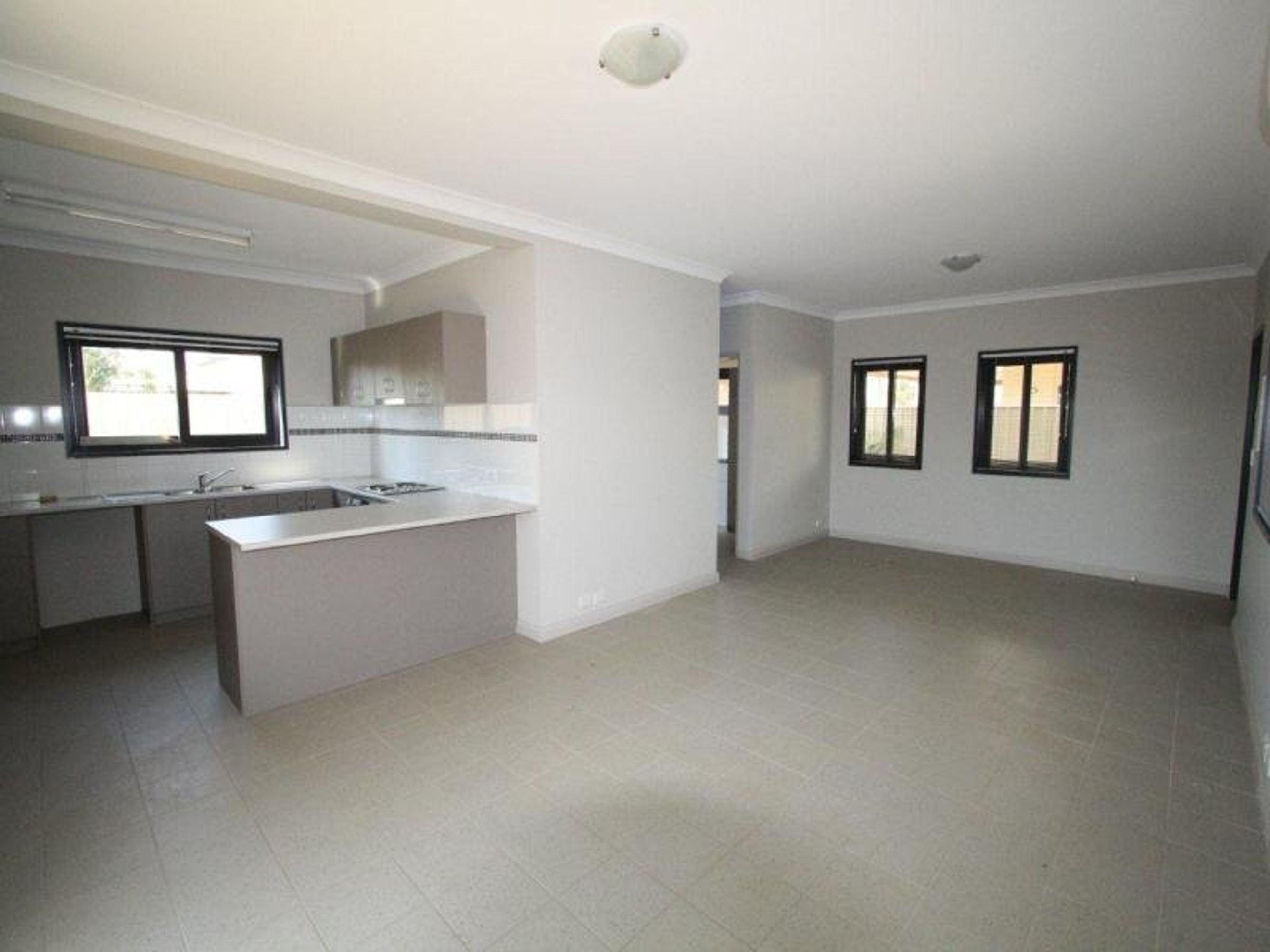 2/12 Godrick Place, South Hedland, South Hedland - Thumbnail 2