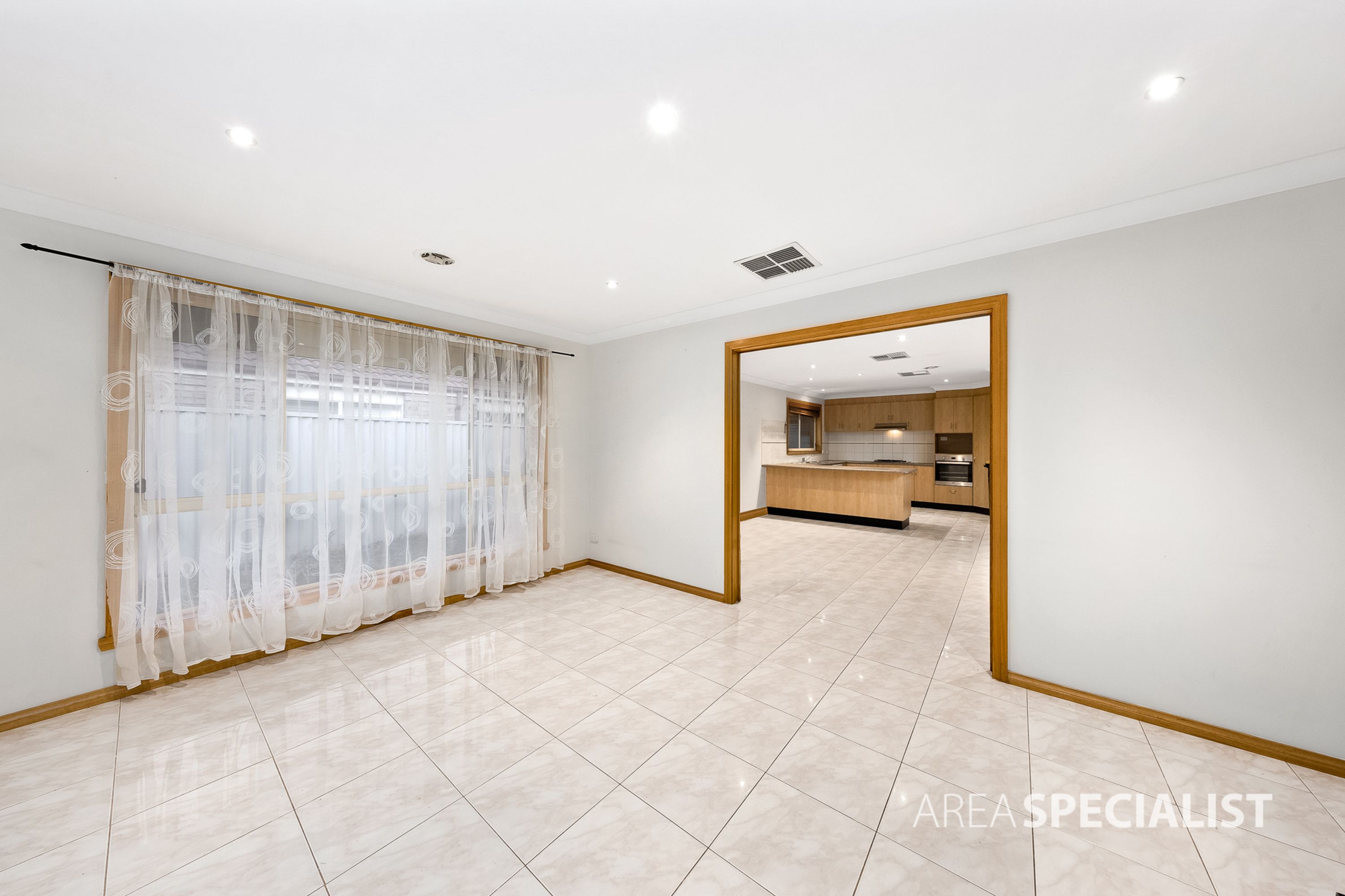 9 Springfield Close, Caroline Springs VIC 3023, Caroline Springs - Thumbnail 5