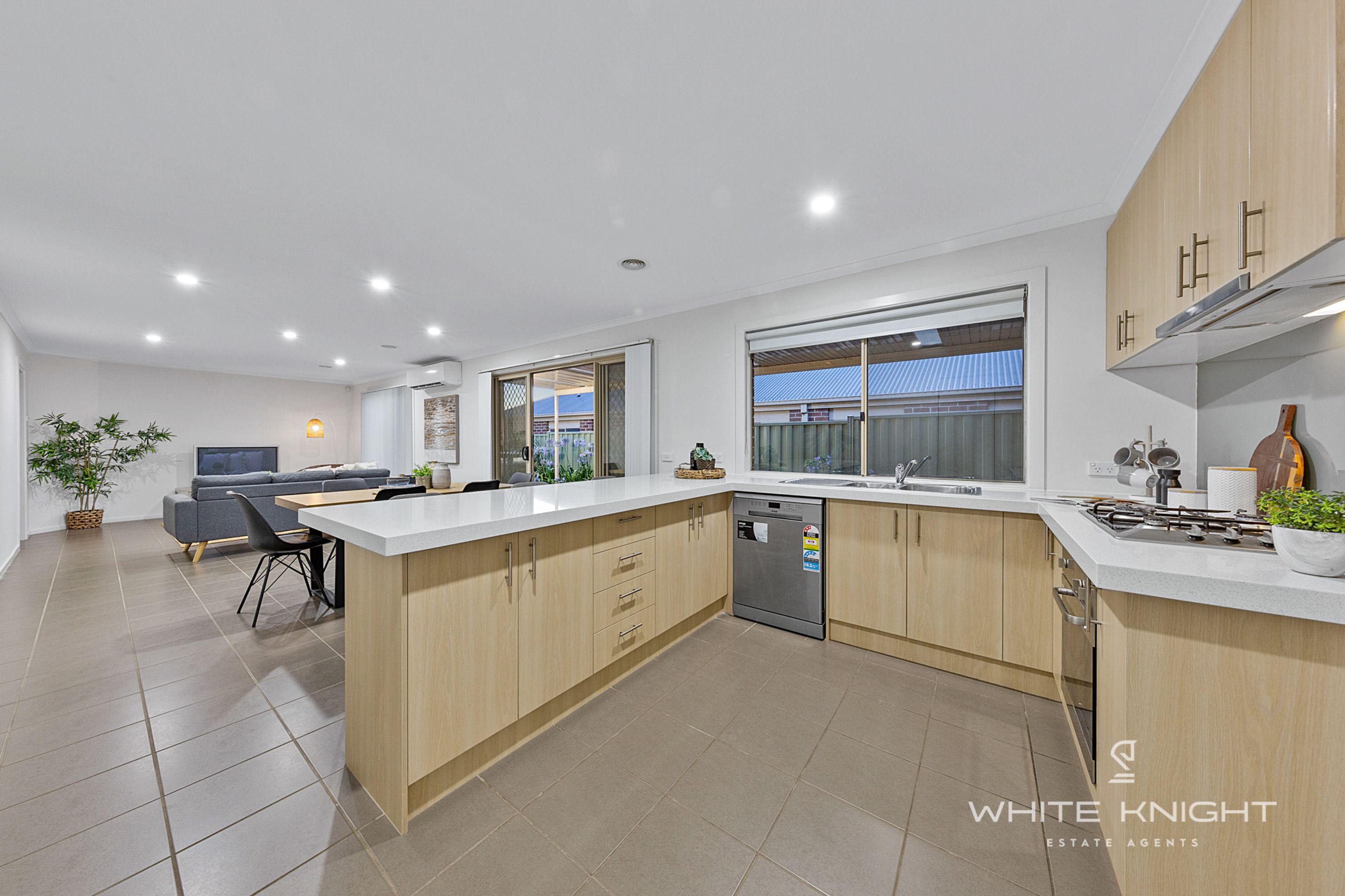 34 Dahlia Drive, Caroline Springs VIC 3023, Caroline Springs - Thumbnail 3