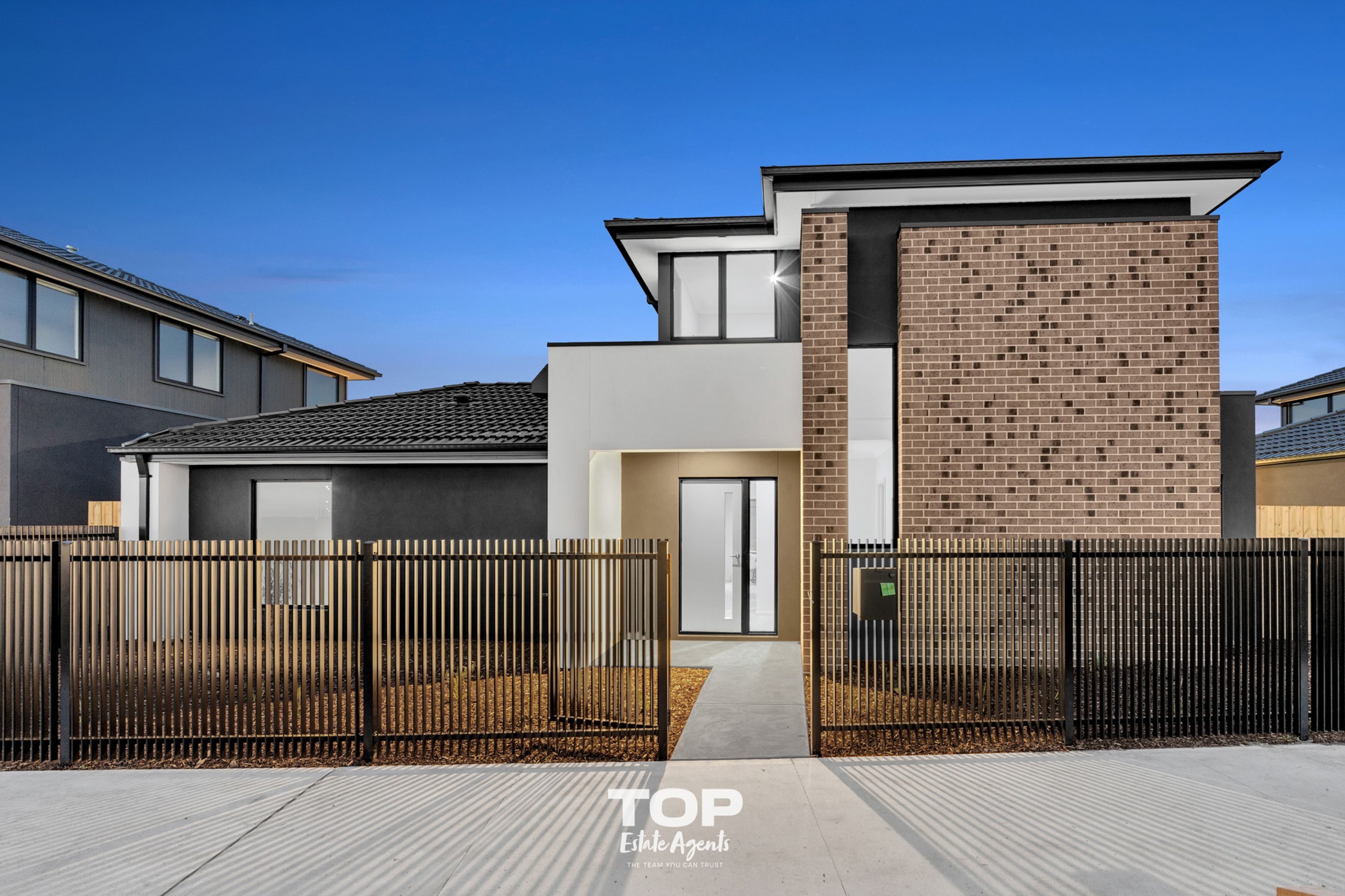 13 Gobelins Walk, Clyde North - Thumbnail 2