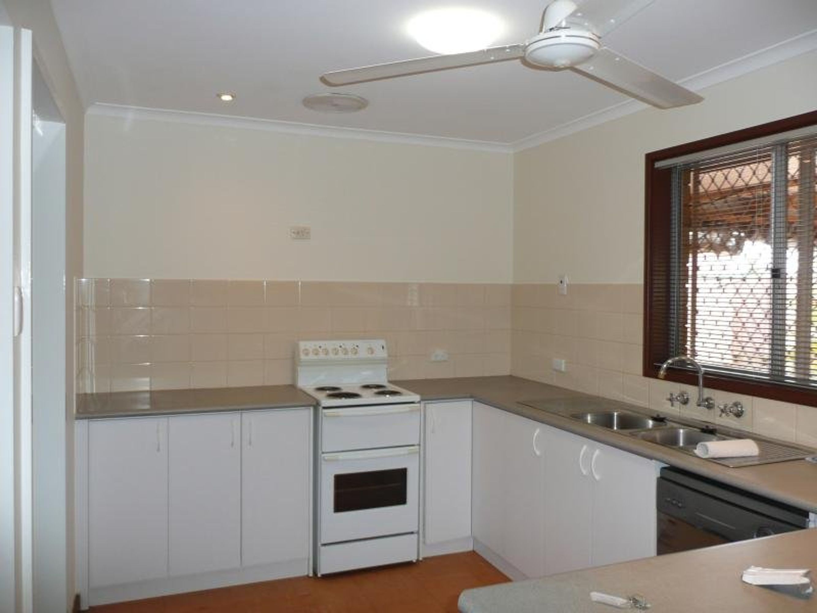1 Boogalla Crescent, South Hedland, South Hedland - Thumbnail 3