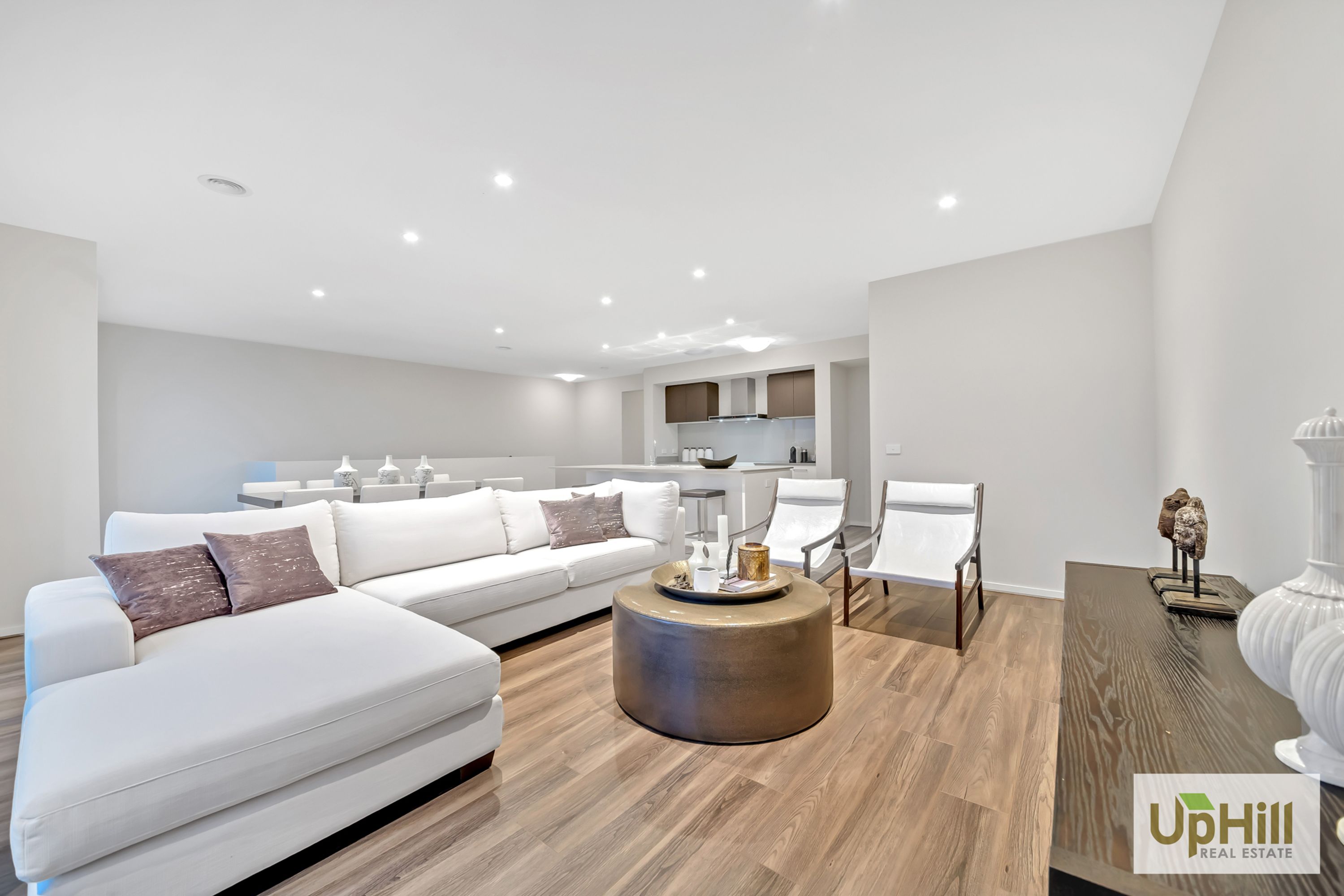 6 REVELWOOD WAY, Clyde North - Thumbnail 2