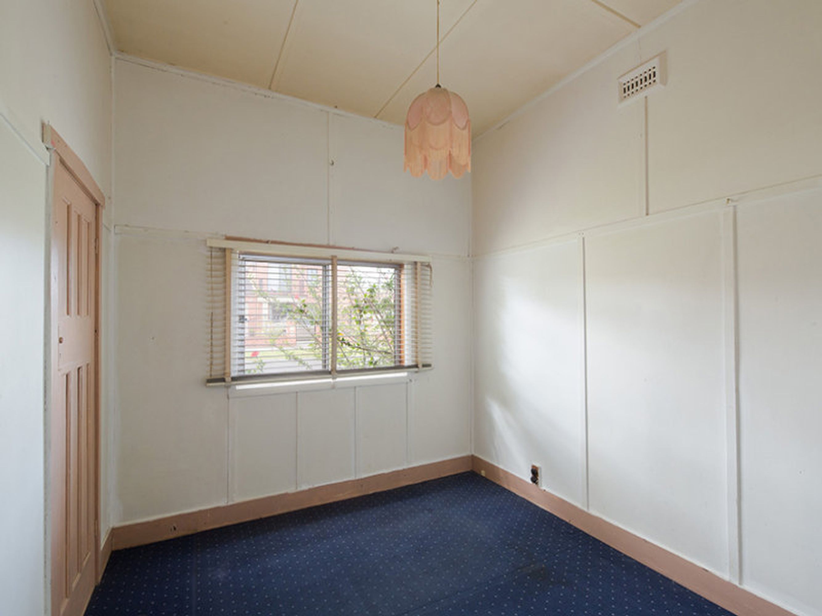16 Ash Grove, Springvale - Thumbnail 4