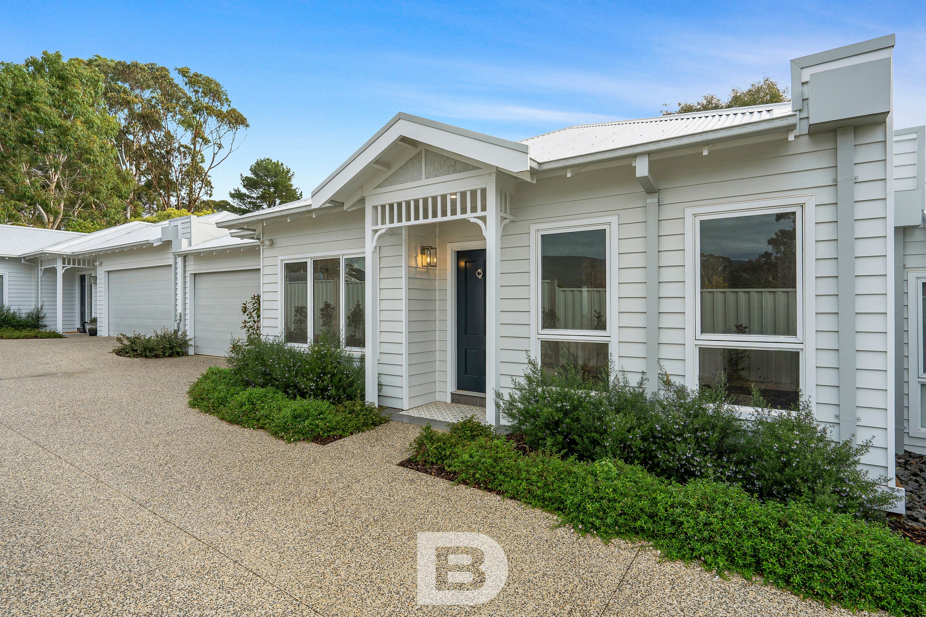 3/8 Ligar Street, Woodend - Image 1