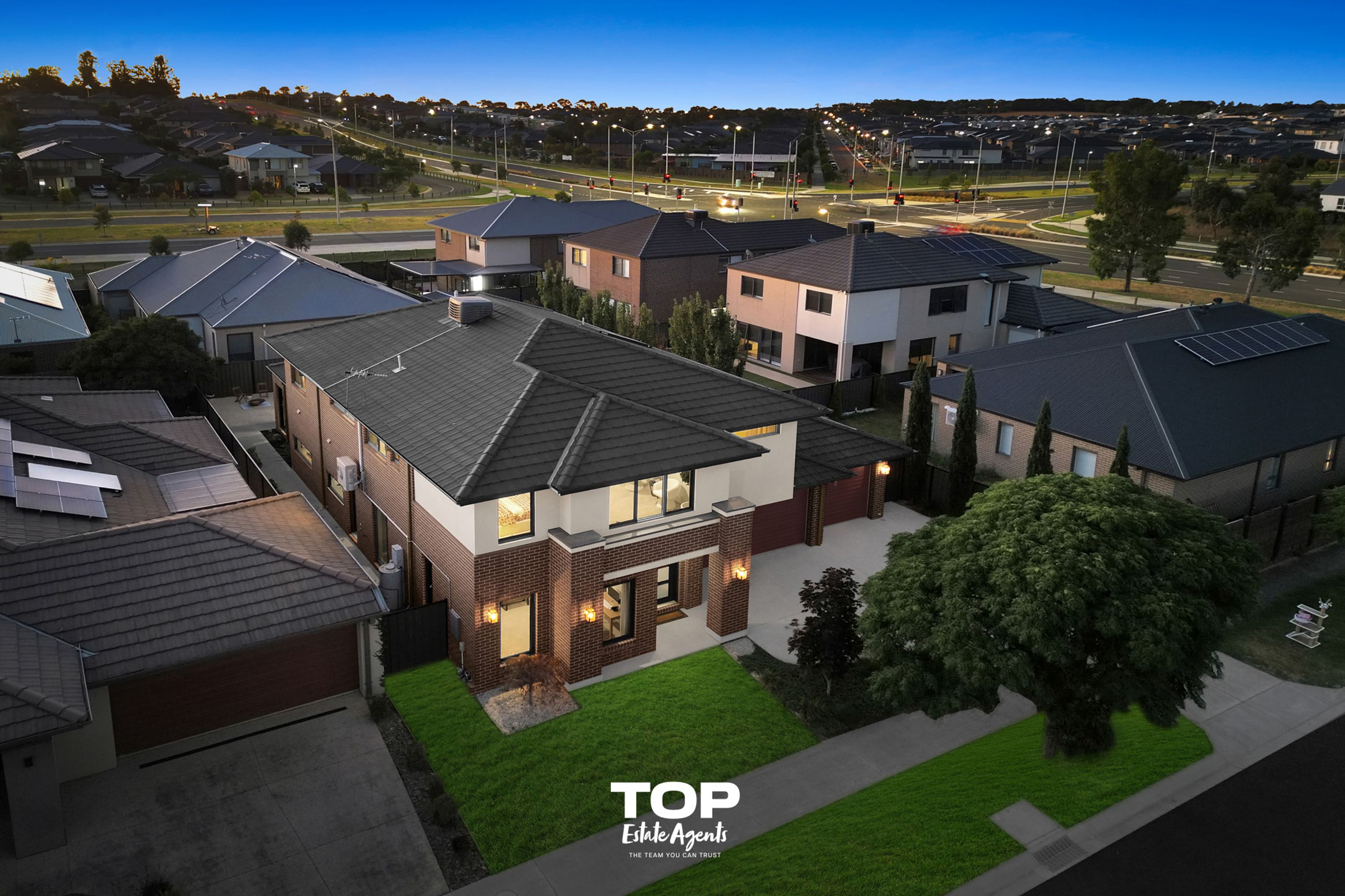 7 Calypso Way, Clyde North - Thumbnail 2