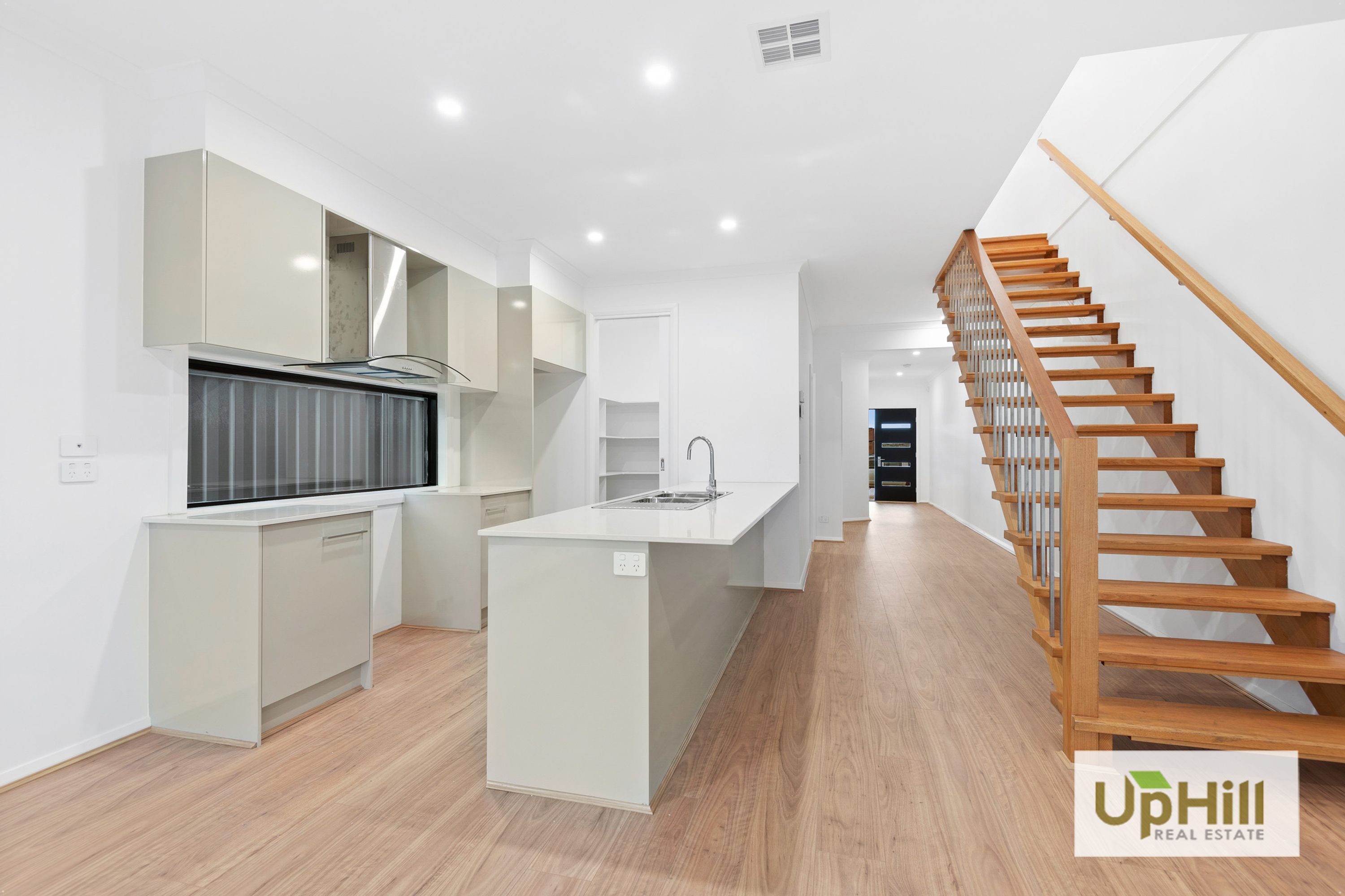 23 Elmslie Drive, Cranbourne East - Thumbnail 2