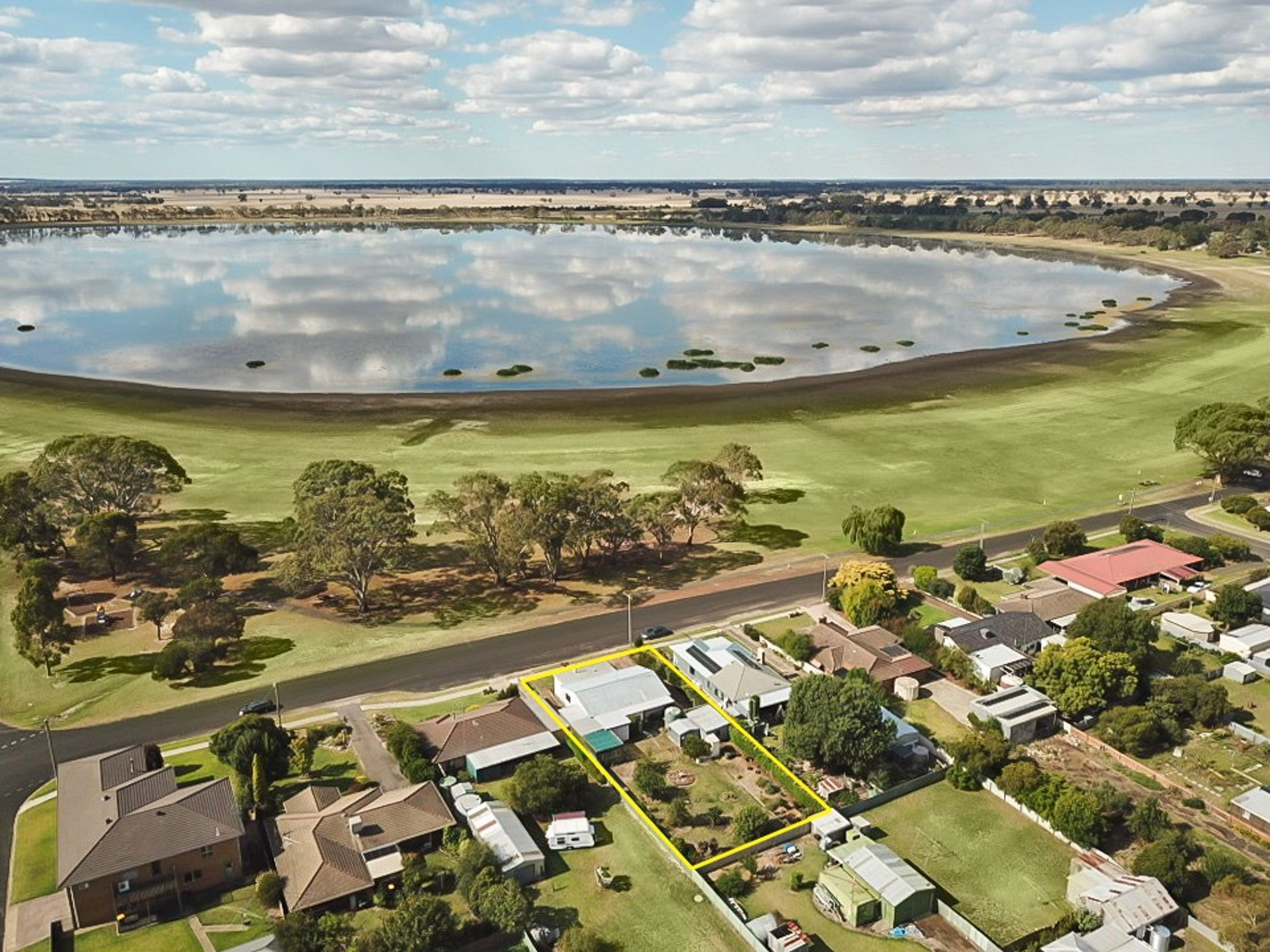 133 Lake Street, Edenhope VIC 3318, Edenhope - Thumbnail 2