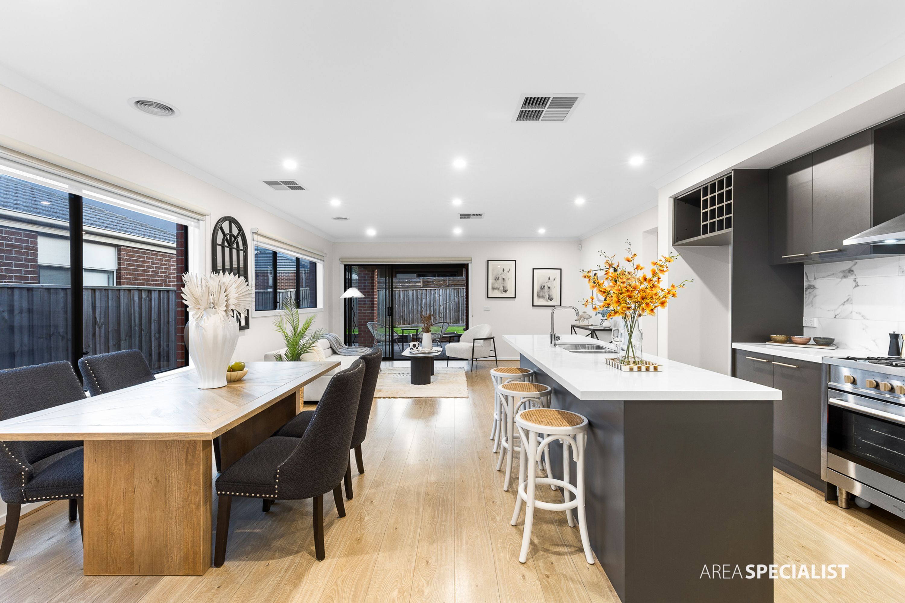 10 Haniper Grove, Werribee, Werribee - Thumbnail 5