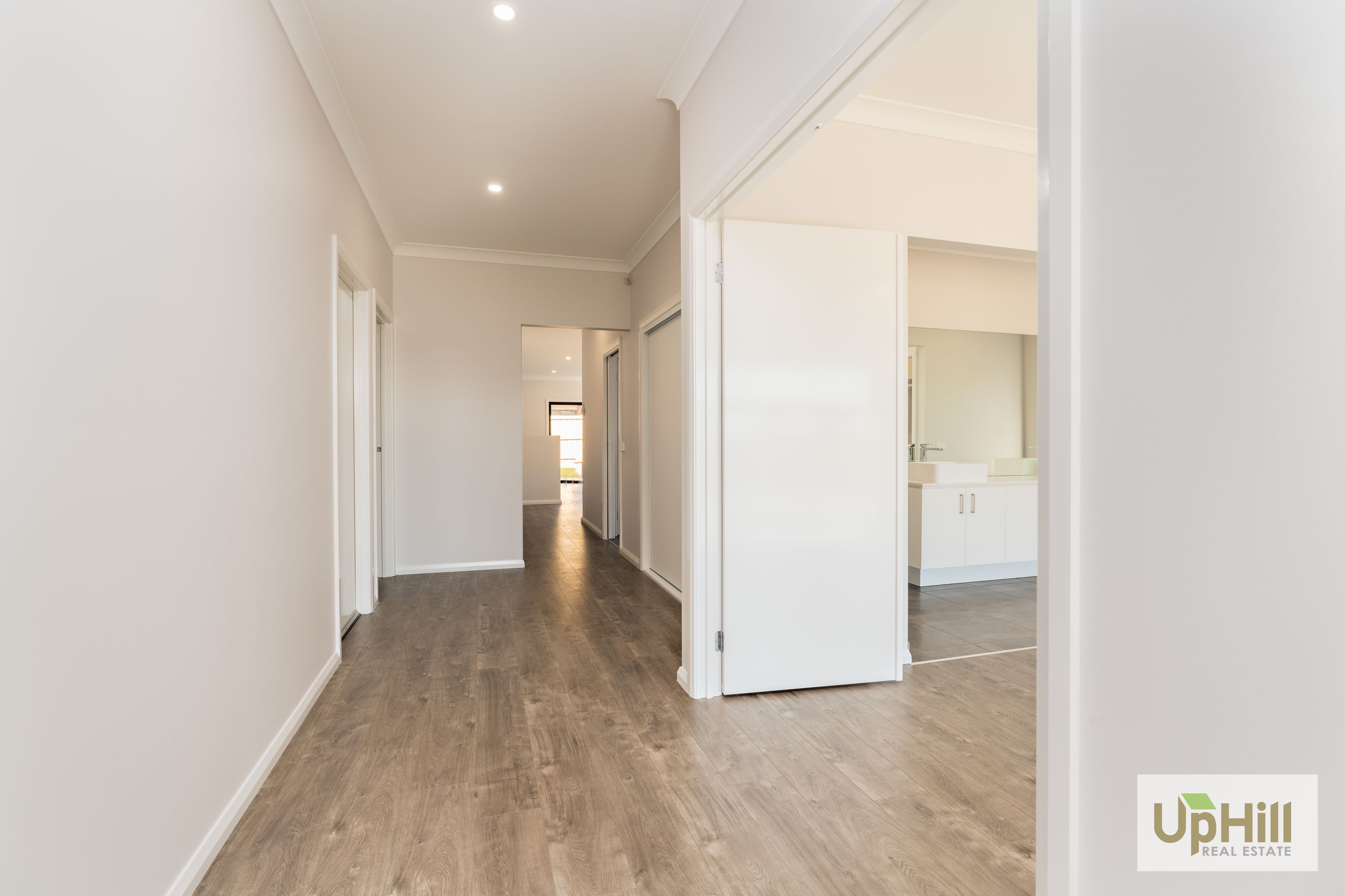 10 CORROBOREE STREET, Clyde North - Thumbnail 2