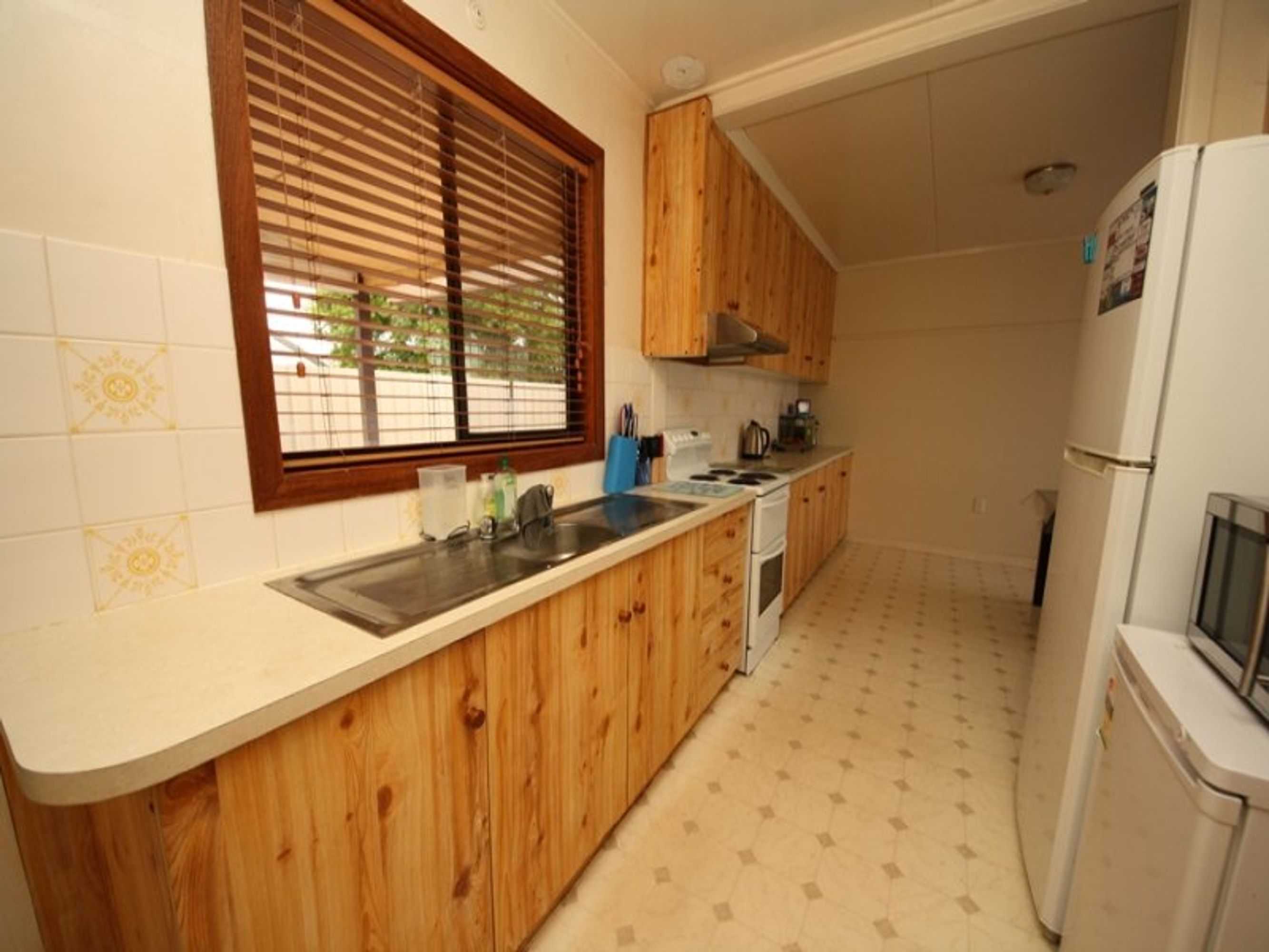 4 Austin Street, Horsham VIC 3400, Horsham - Thumbnail 2
