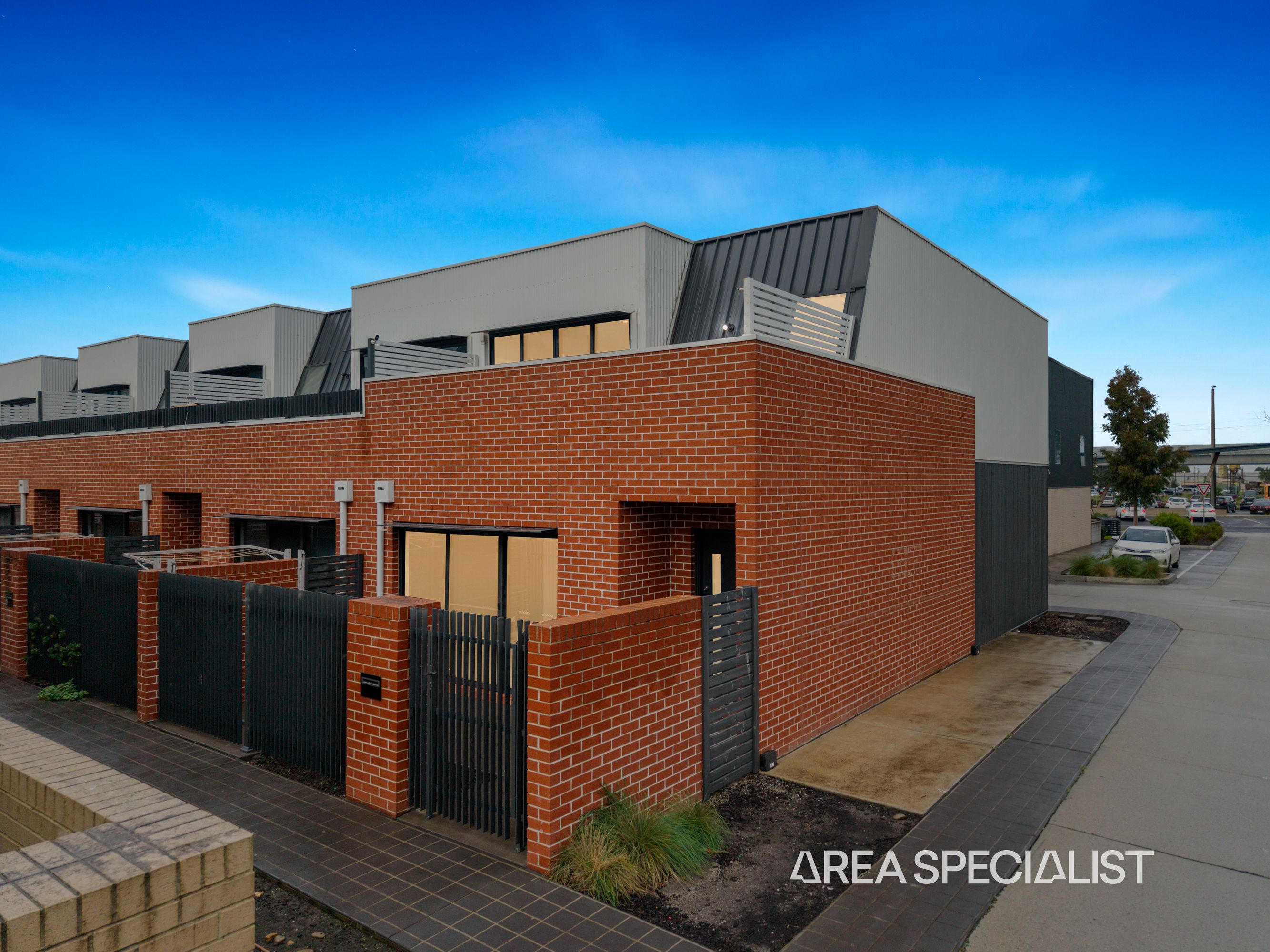 2 Patena Walk, Pakenham, Pakenham - Image 1