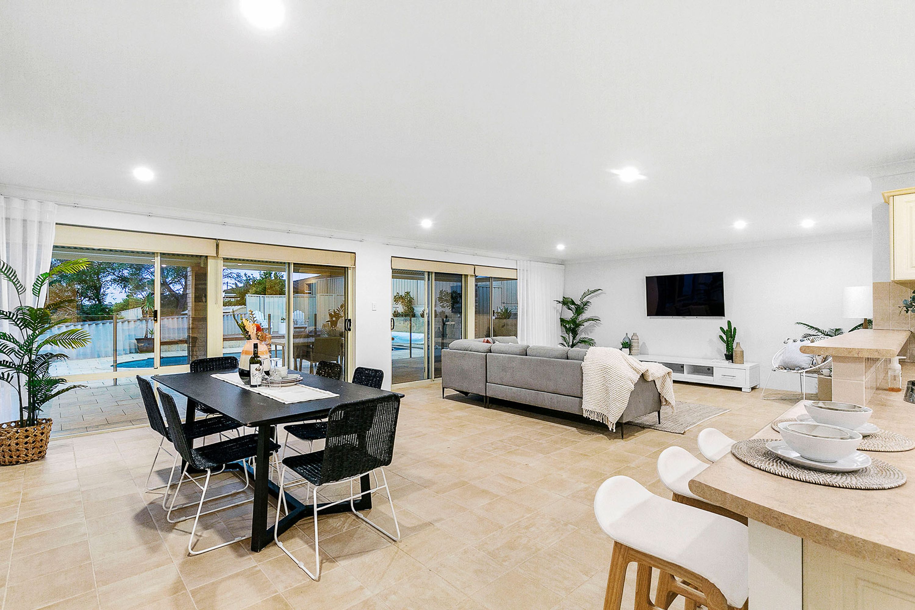 3 SAVARIS COURT, Beldon - Thumbnail 3