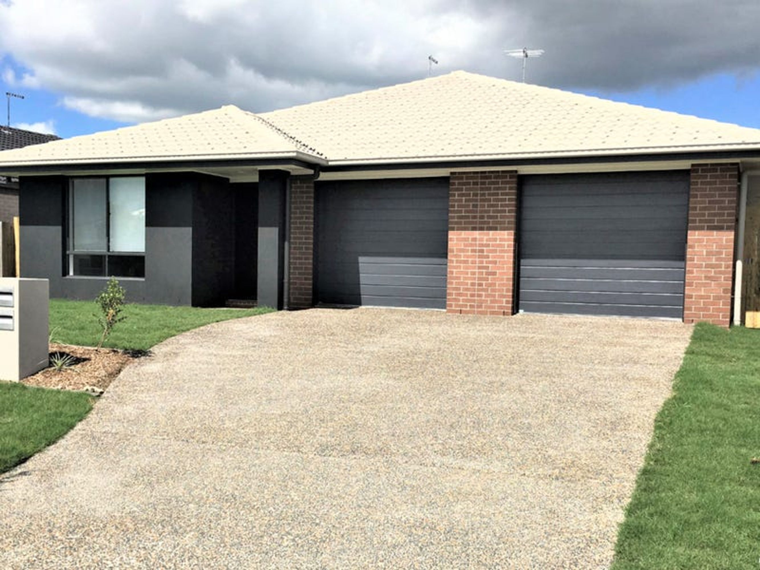 1/8 Baxter Crescent