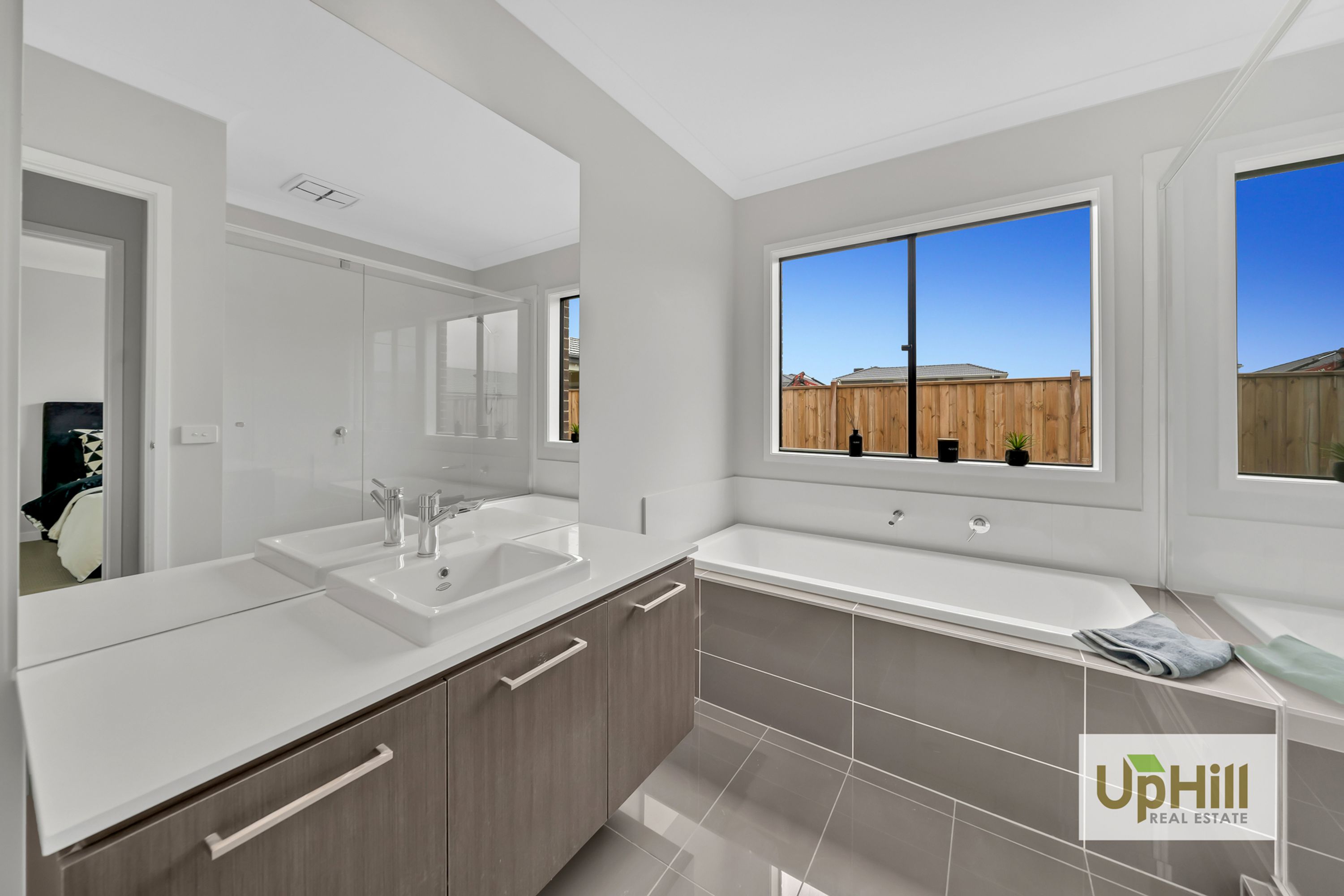 90 Borthwick Parade, Clyde North - Thumbnail 4