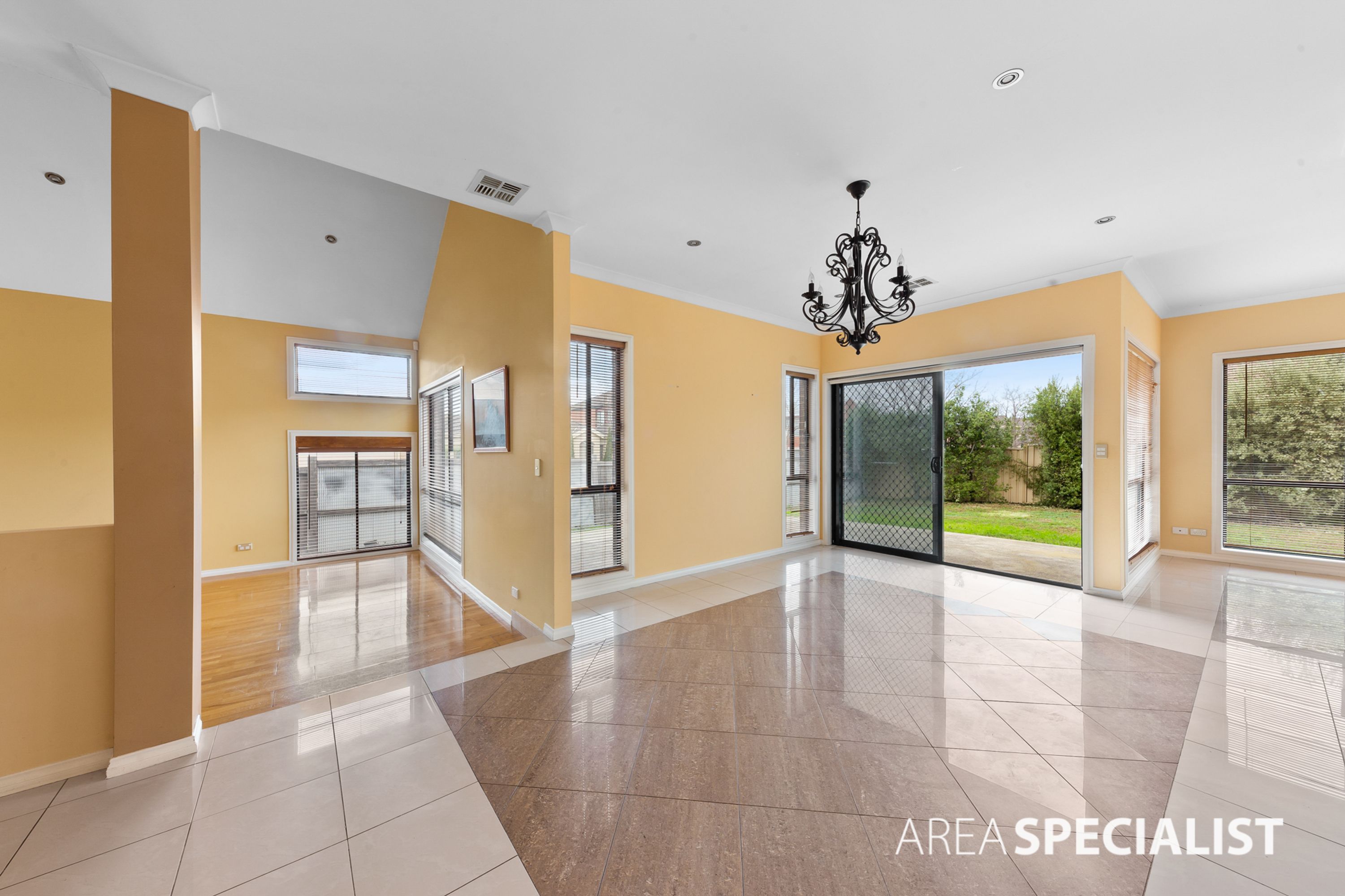 28 Studley Park Way, Caroline Springs VIC 3023, Caroline Springs - Thumbnail 8