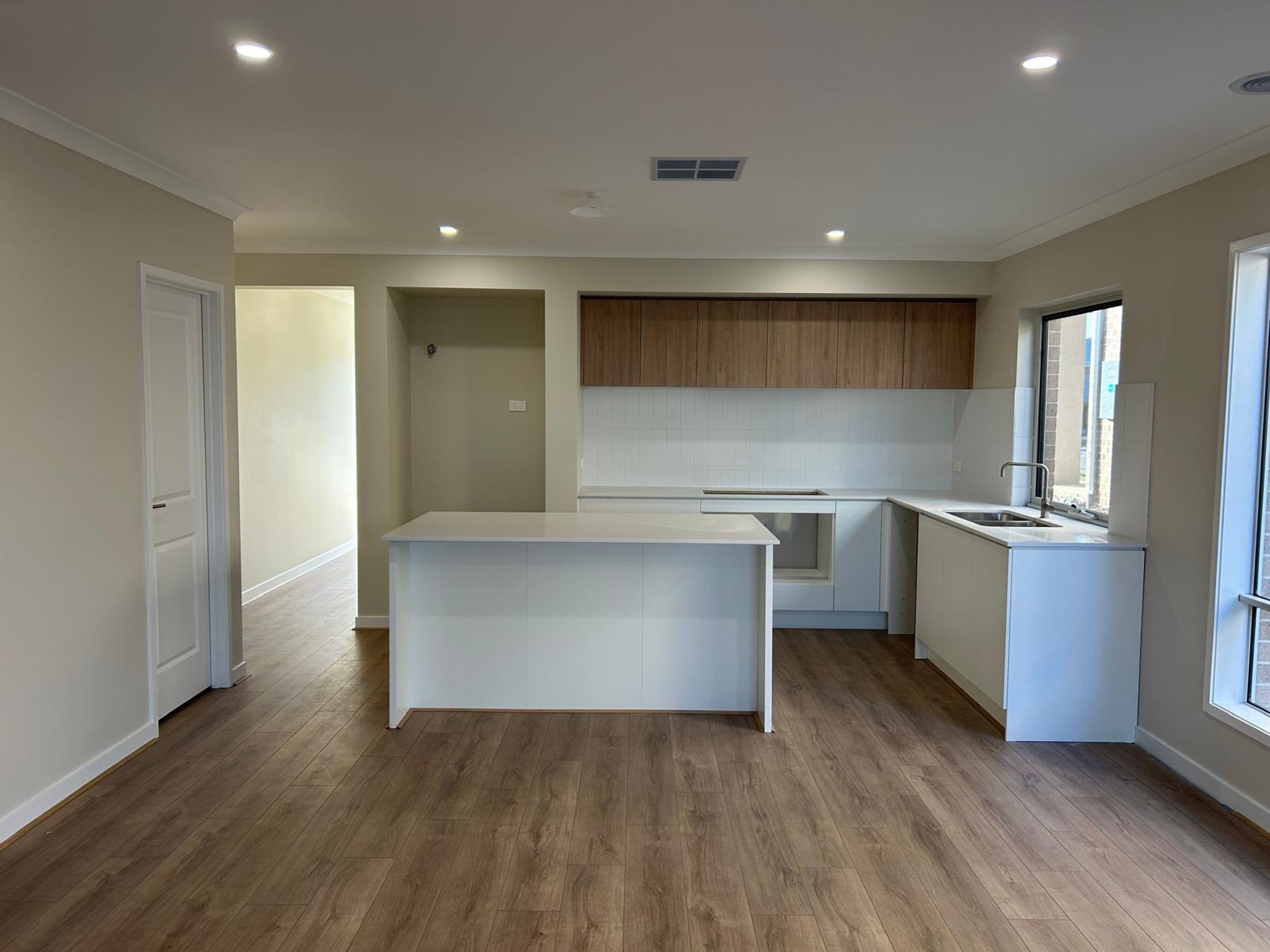10 Shakeal Way, Clyde North - Thumbnail 2
