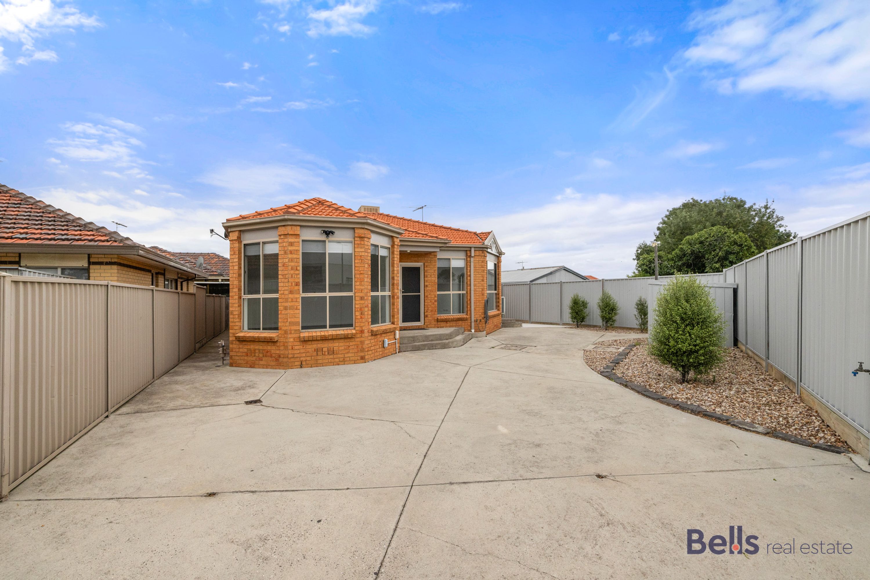 2/25 Lachlan Road, Sunshine West - Thumbnail 2