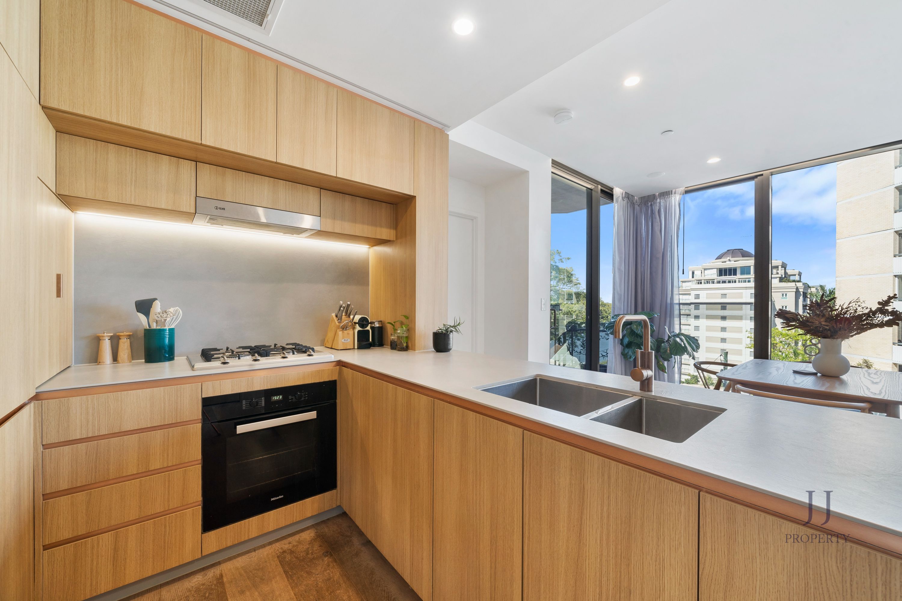 403/66 Lambert Street, Kangaroo Point - Thumbnail 2