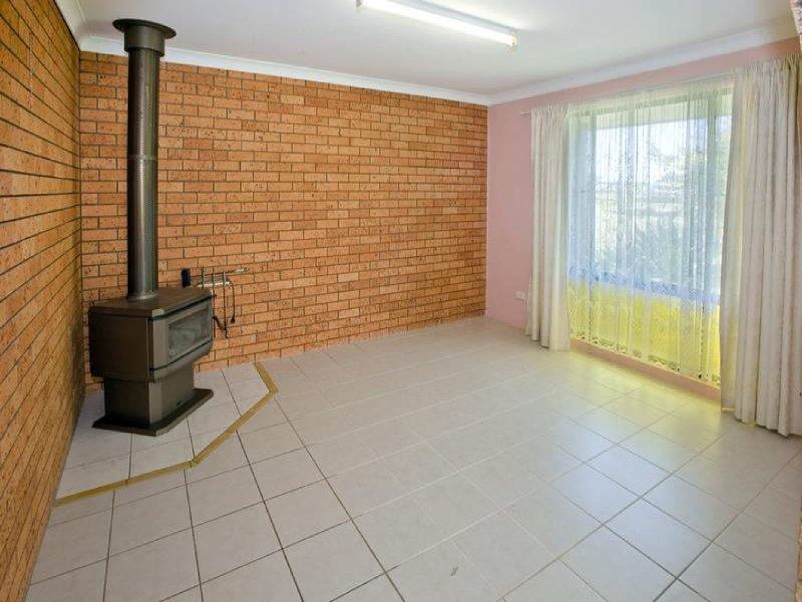 1308 Summerland Way, Mountain View - Thumbnail 3