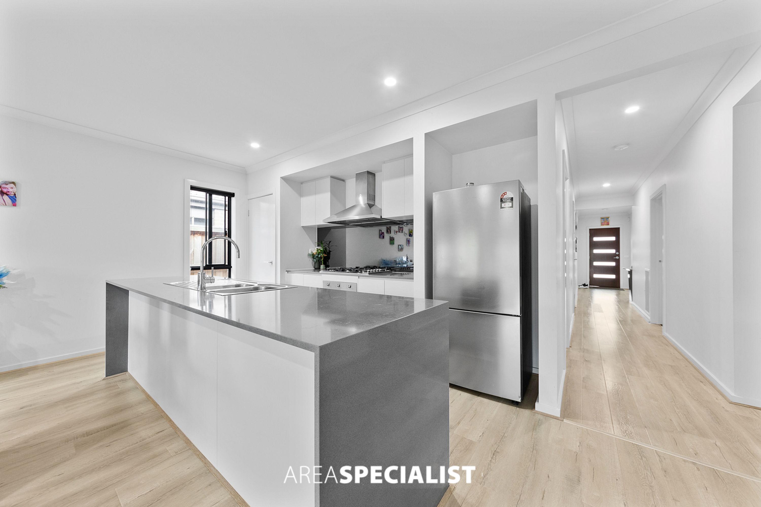 52 Bronzewing Street, Pakenham - Thumbnail 3