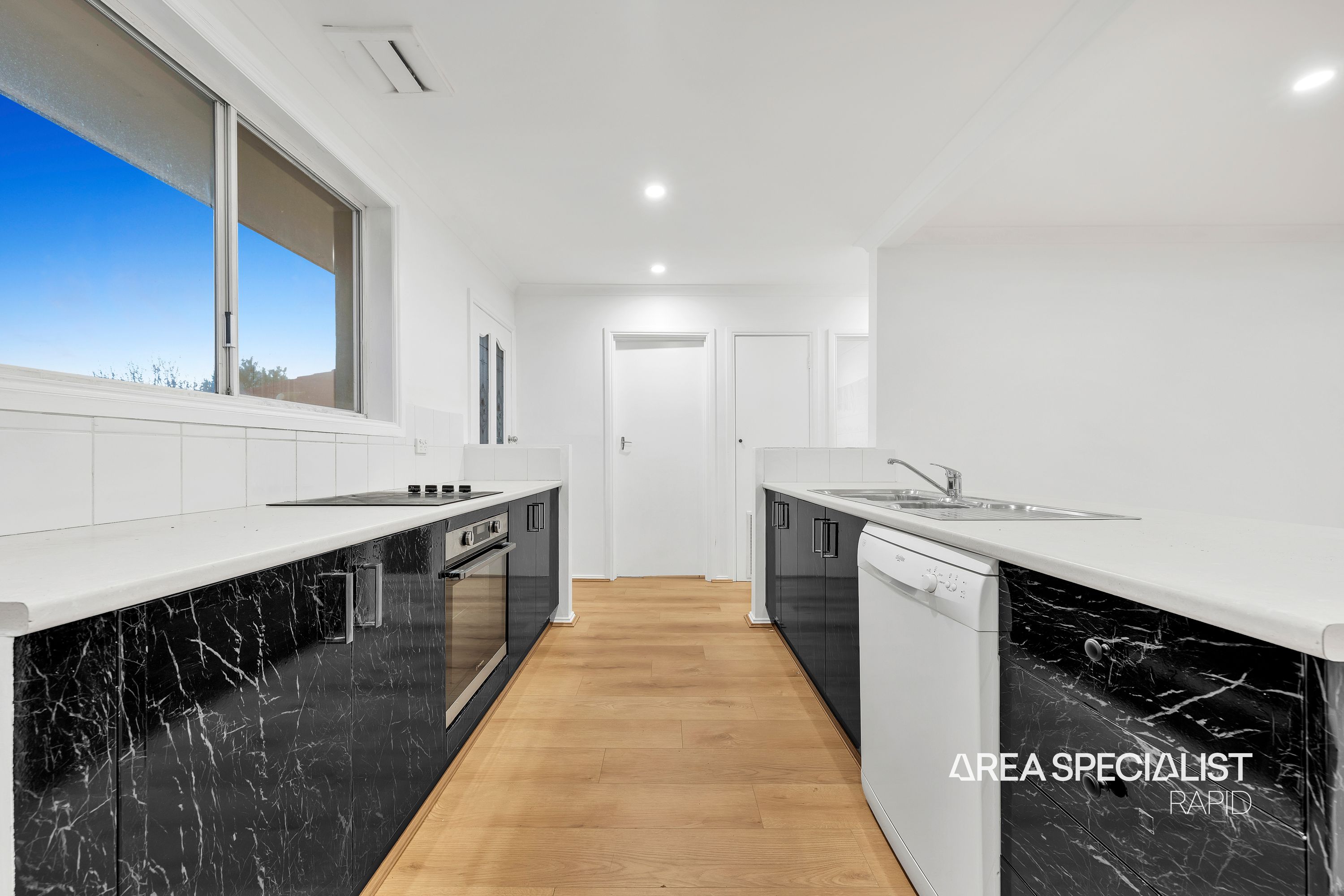14 Campbell Parade, Cranbourne, Cranbourne - Thumbnail 5