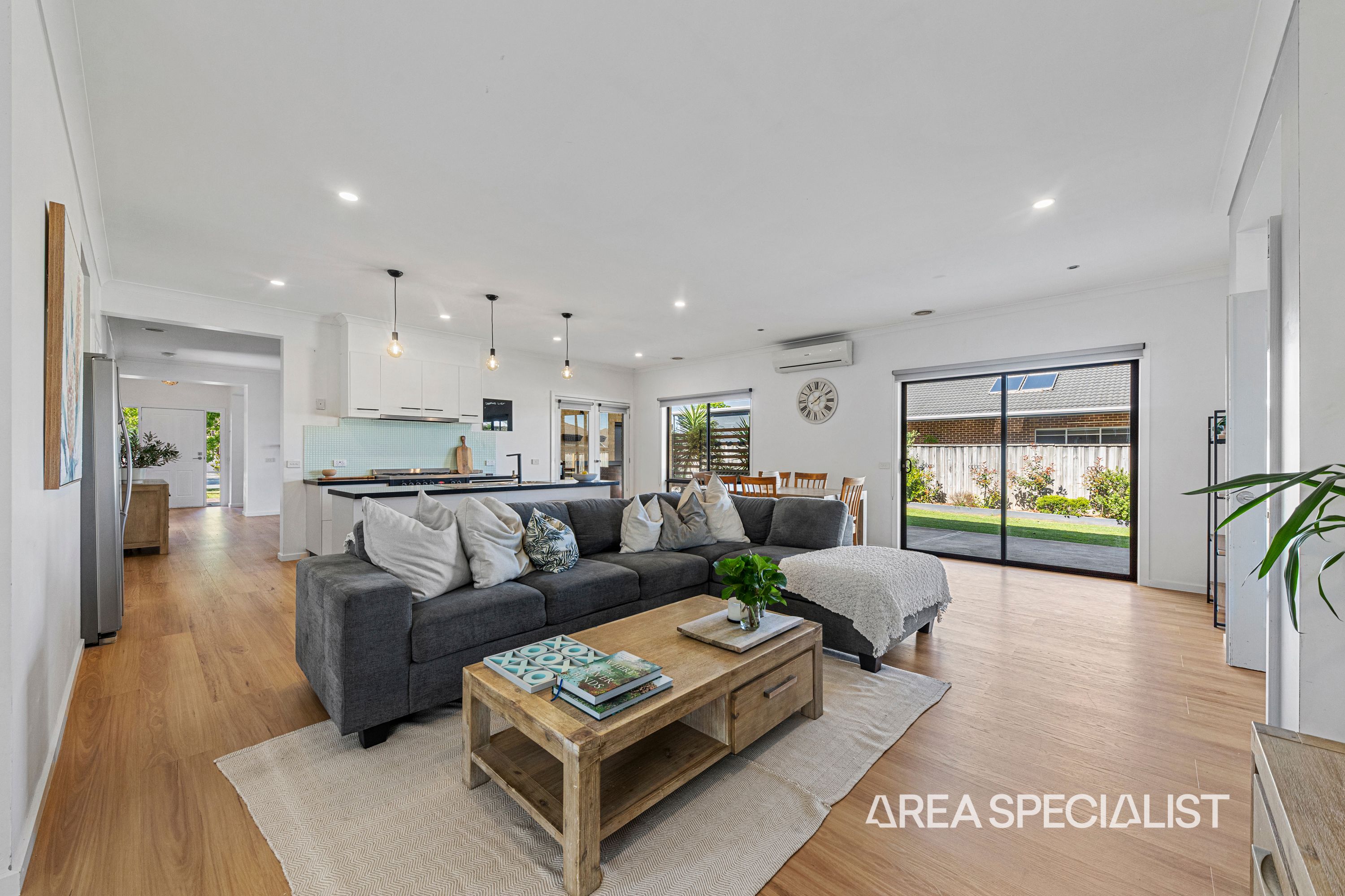 2 Carrington Drive, Pakenham - Thumbnail 3