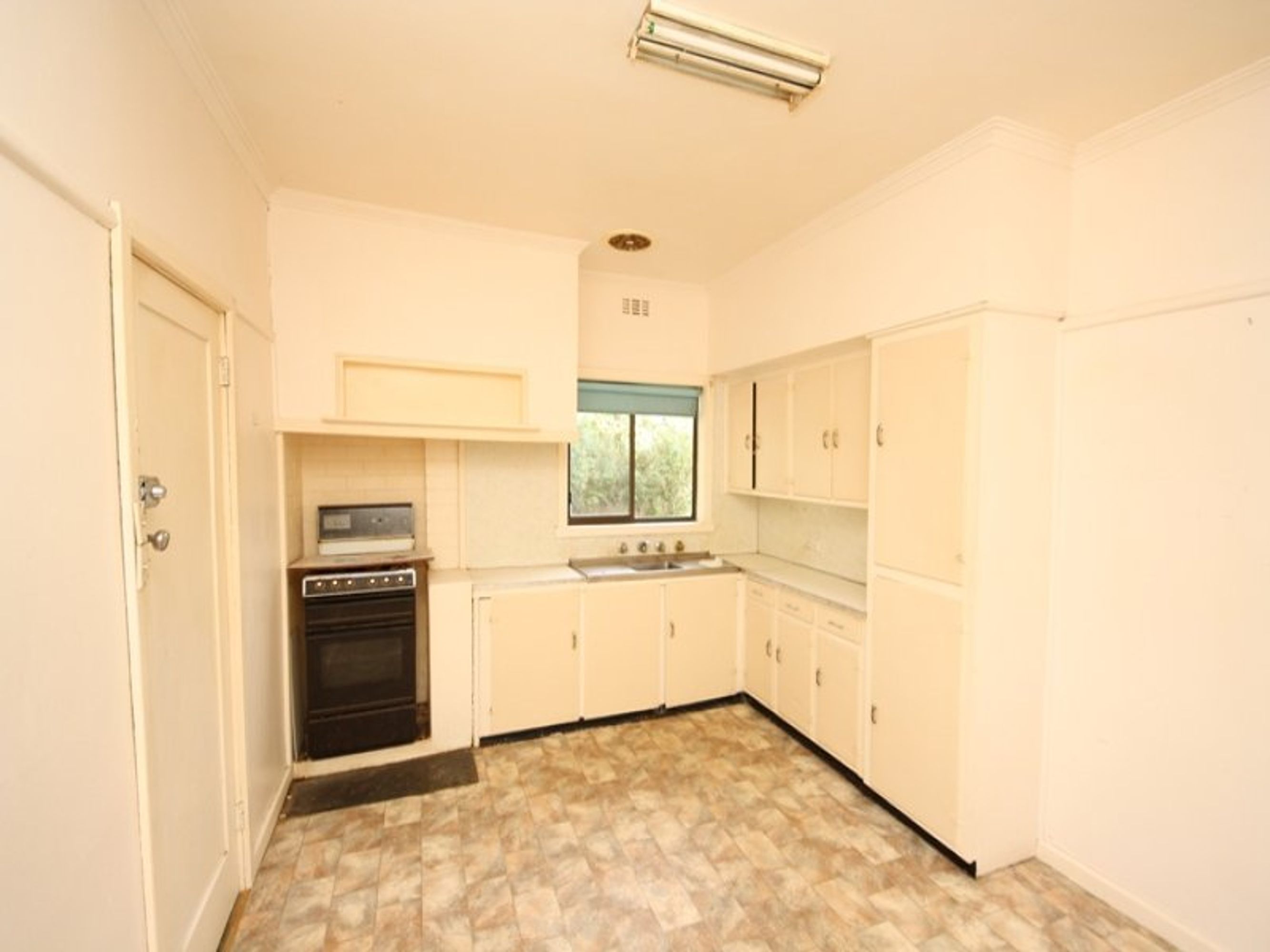 14 Anderson Street, Dimboola VIC 3414, Dimboola - Thumbnail 2
