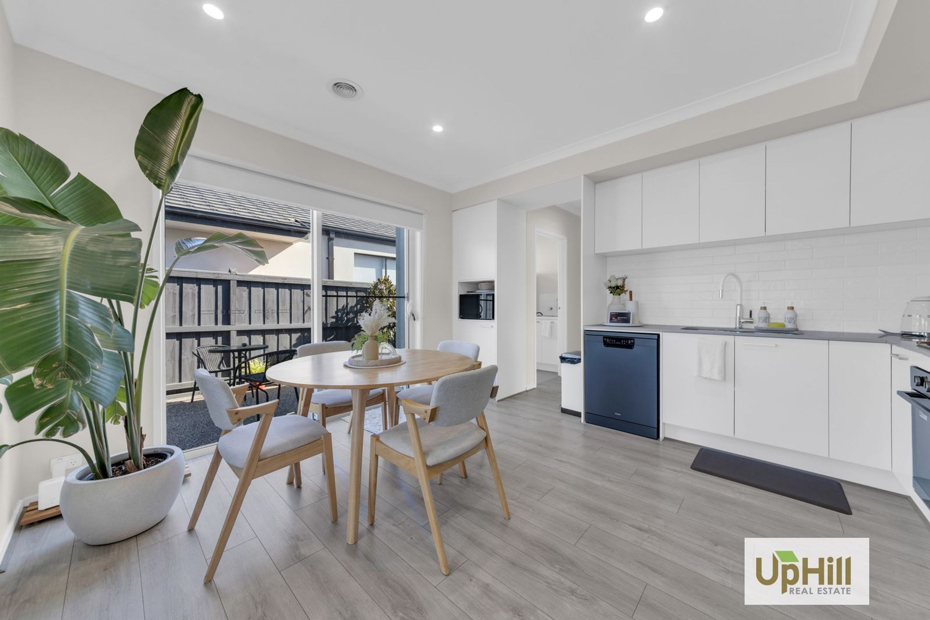 8 Salers Rd, Clyde North - Thumbnail 2