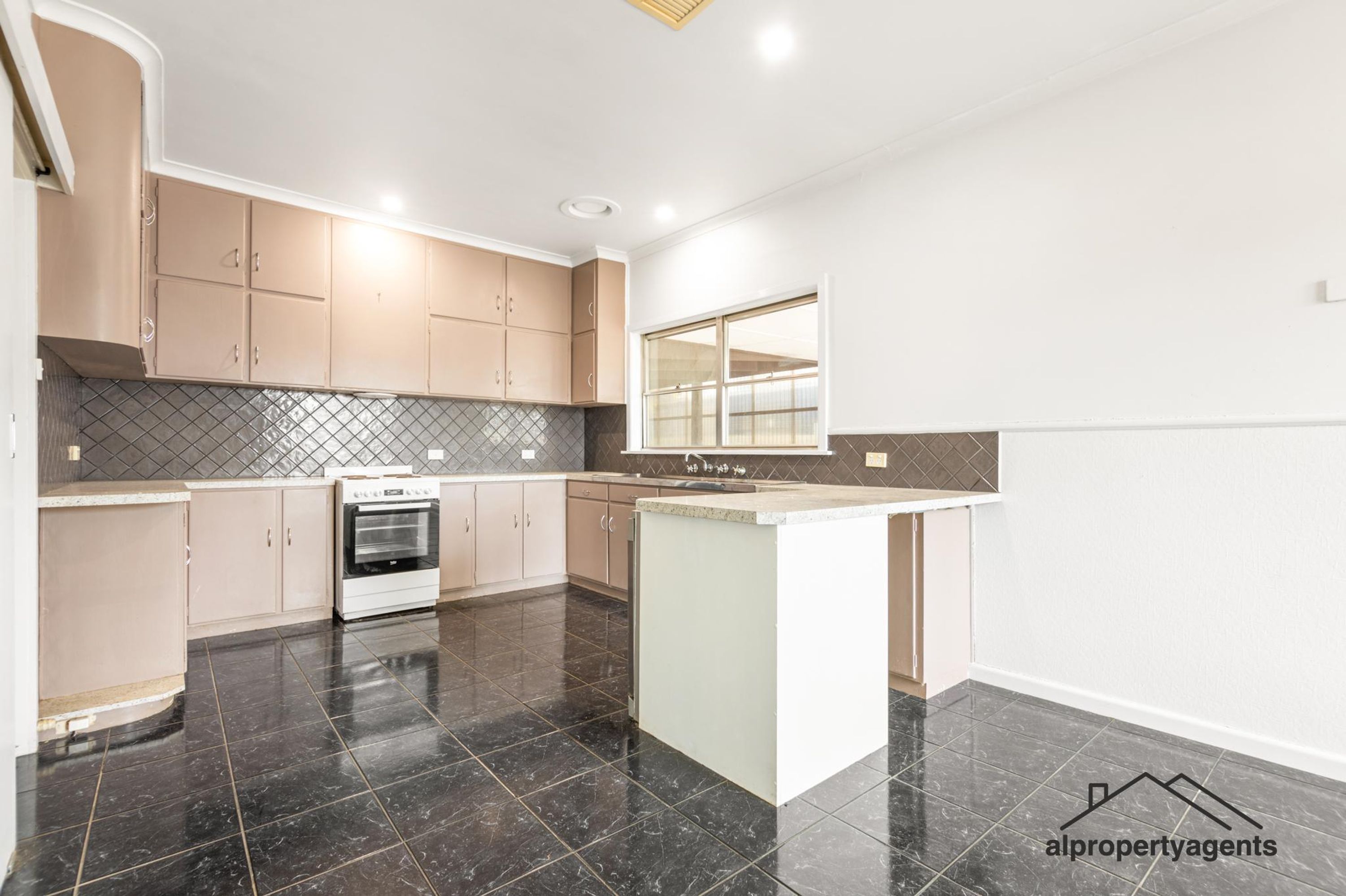 68 Edith Street, Horsham VIC 3400, Horsham - Thumbnail 2