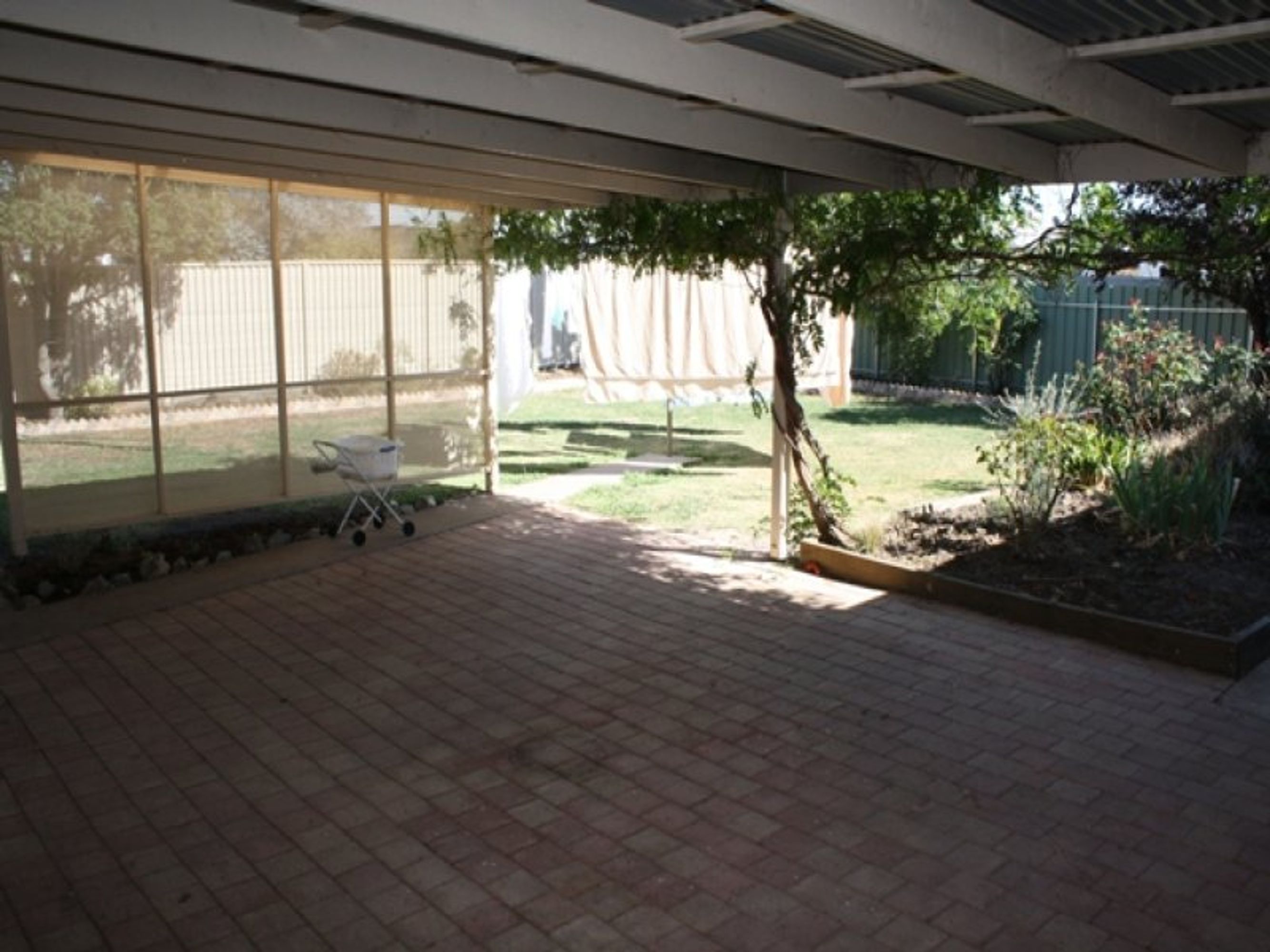 8 Laurel Street, Horsham VIC 3400, Horsham - Thumbnail 2
