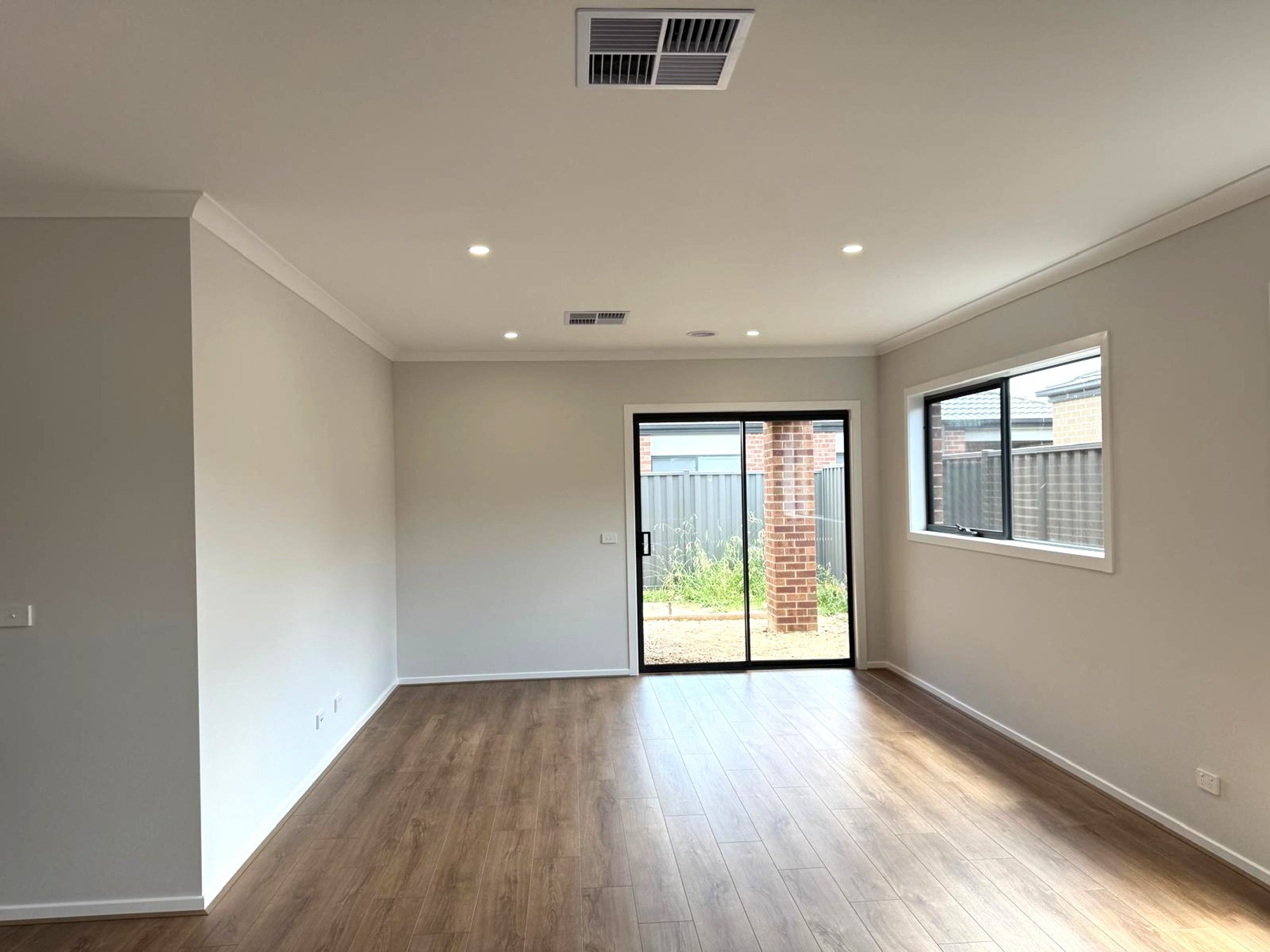 77 Jarrahwood Circuit, Clyde - Thumbnail 2