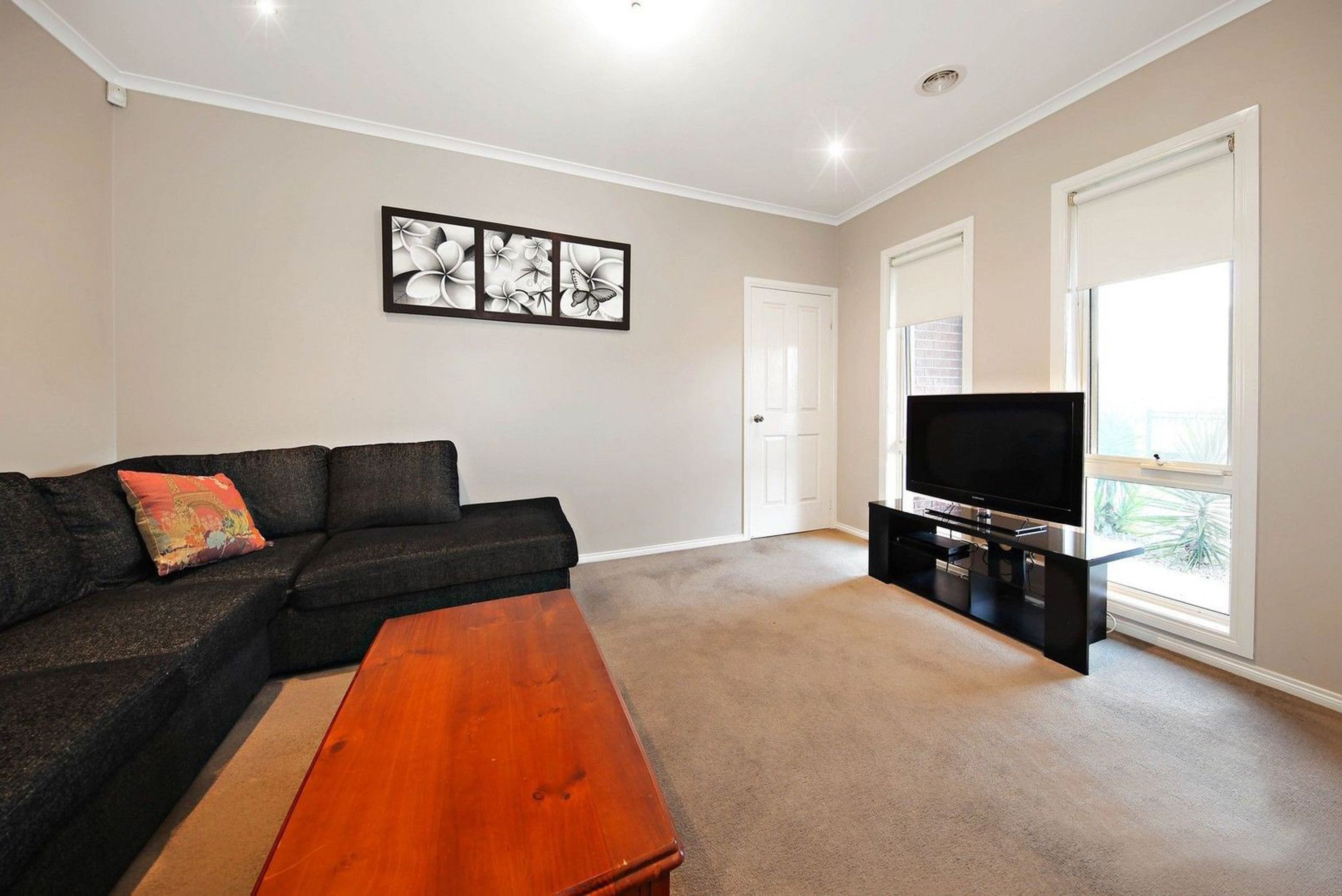 1 Hascombe Drive, Caroline Springs VIC 3023, Caroline Springs - Thumbnail 3