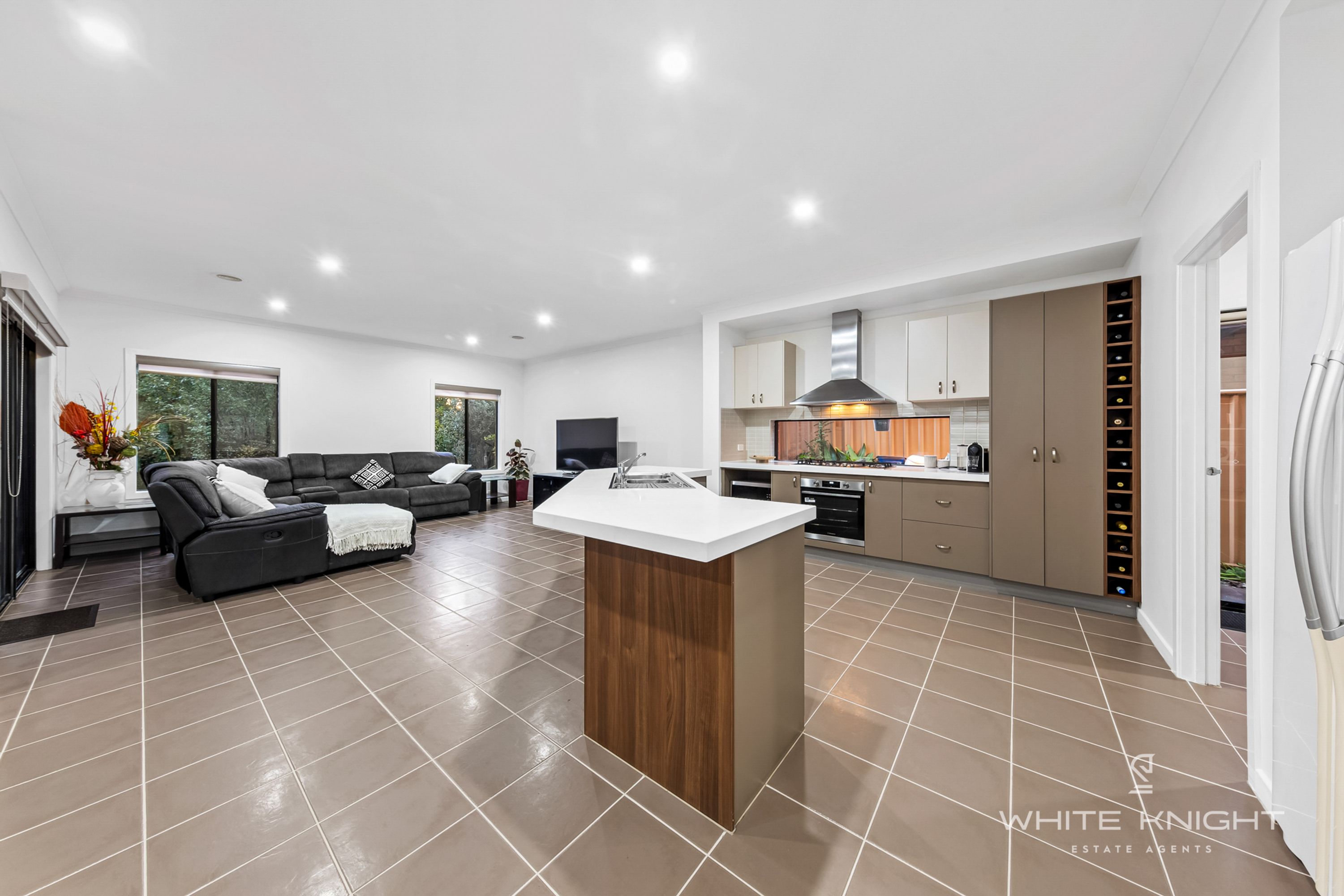 8 Oldis Close, Caroline Springs VIC 3023, Caroline Springs - Thumbnail 4