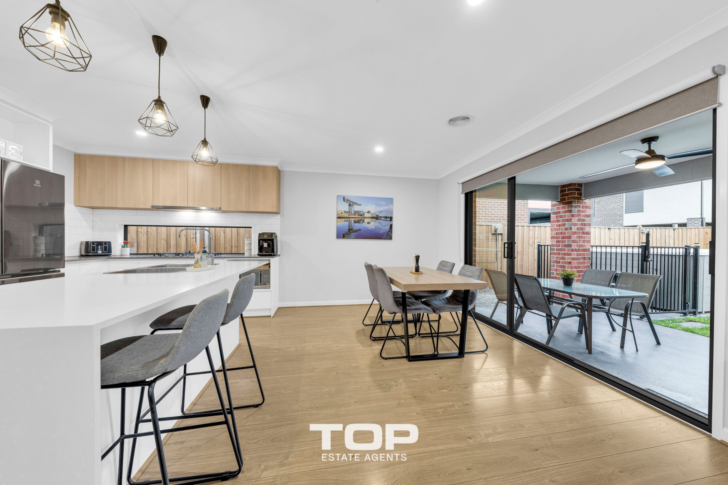 36 Welsummer Drive, Clyde North - Thumbnail 8