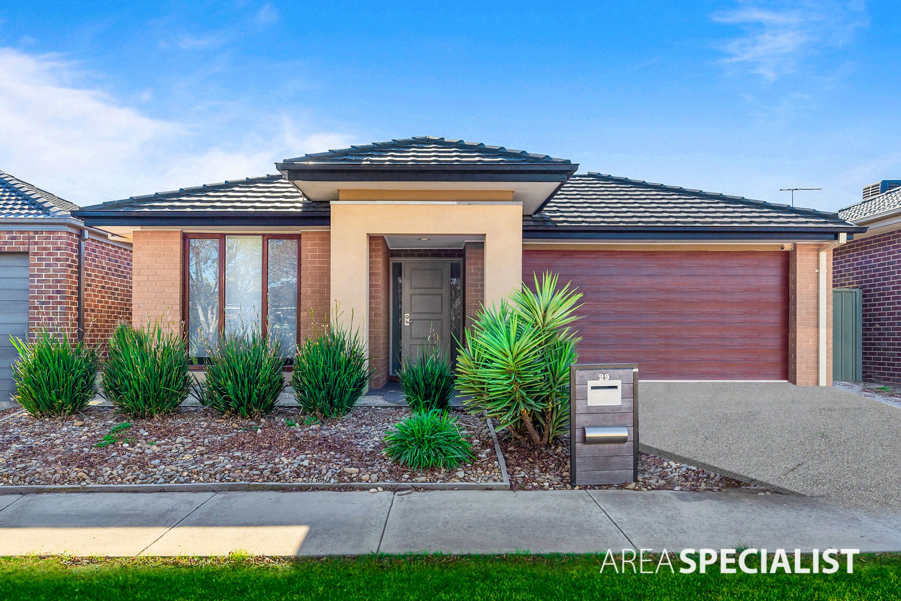 29 Dahlia Drive, Caroline Springs VIC 3023, Caroline Springs - Thumbnail 2