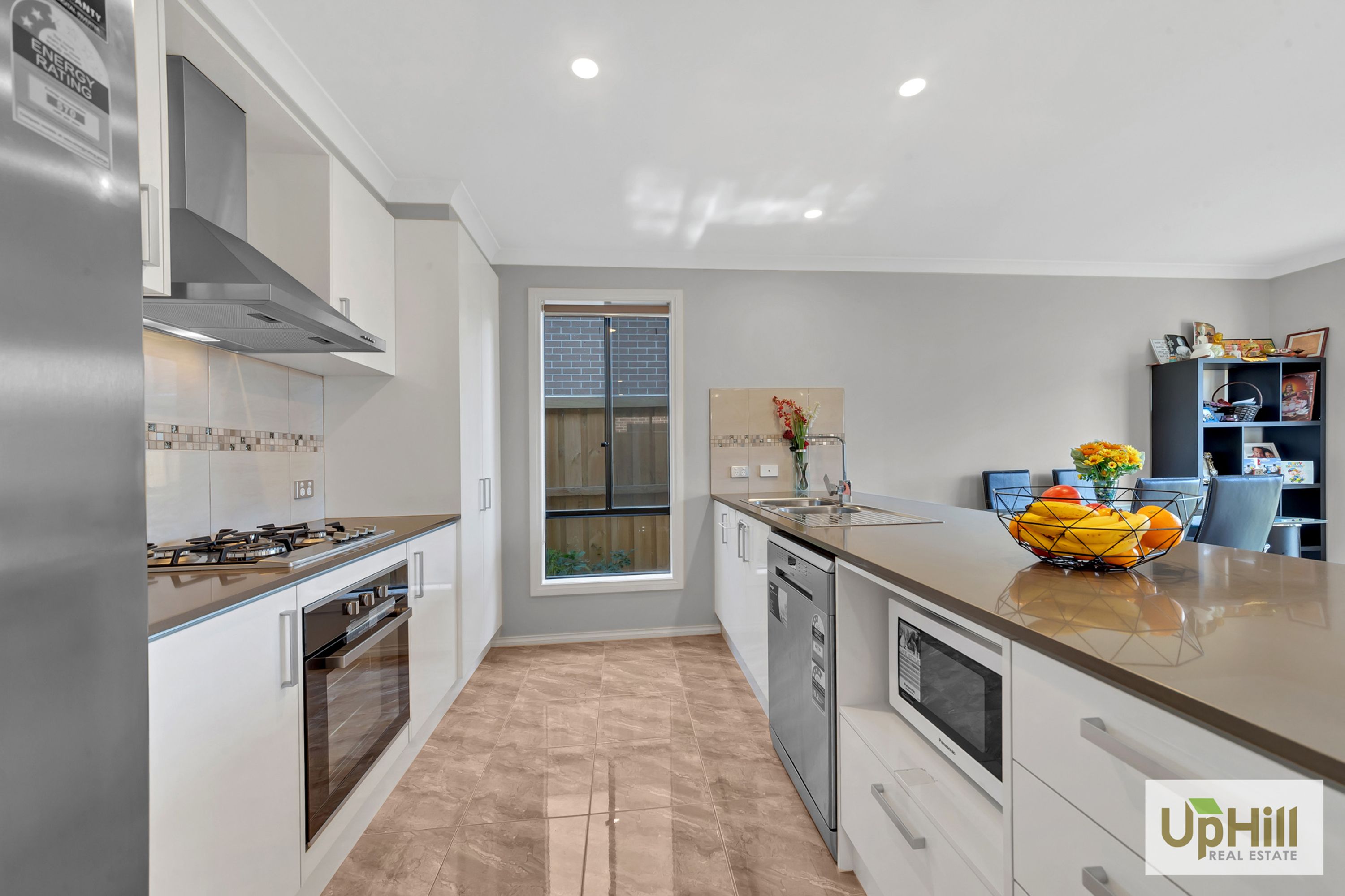 8 Dalziell Crescent, Cranbourne North - Thumbnail 4