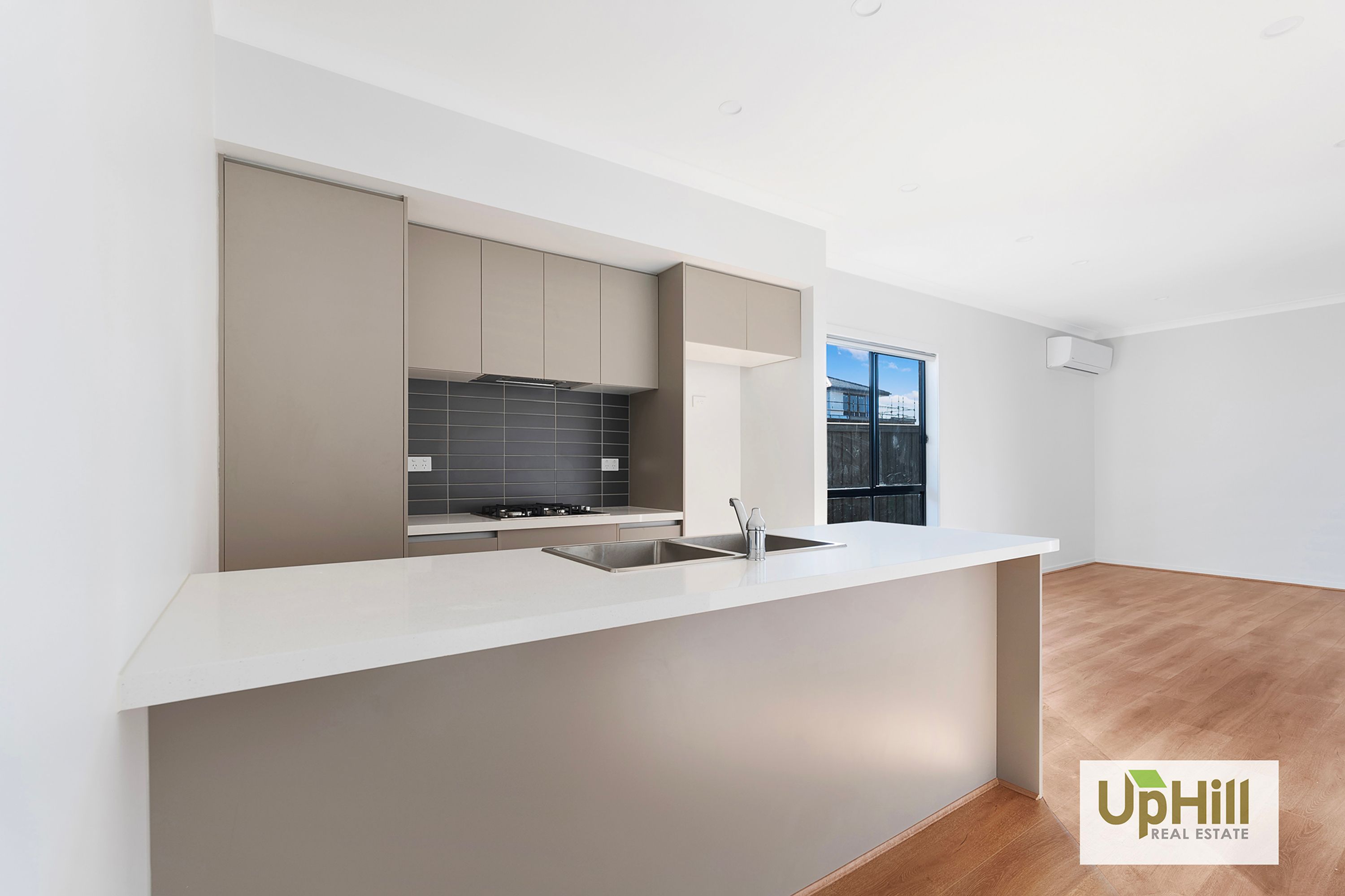 77 Plymouth Boulevard, Clyde North - Thumbnail 6