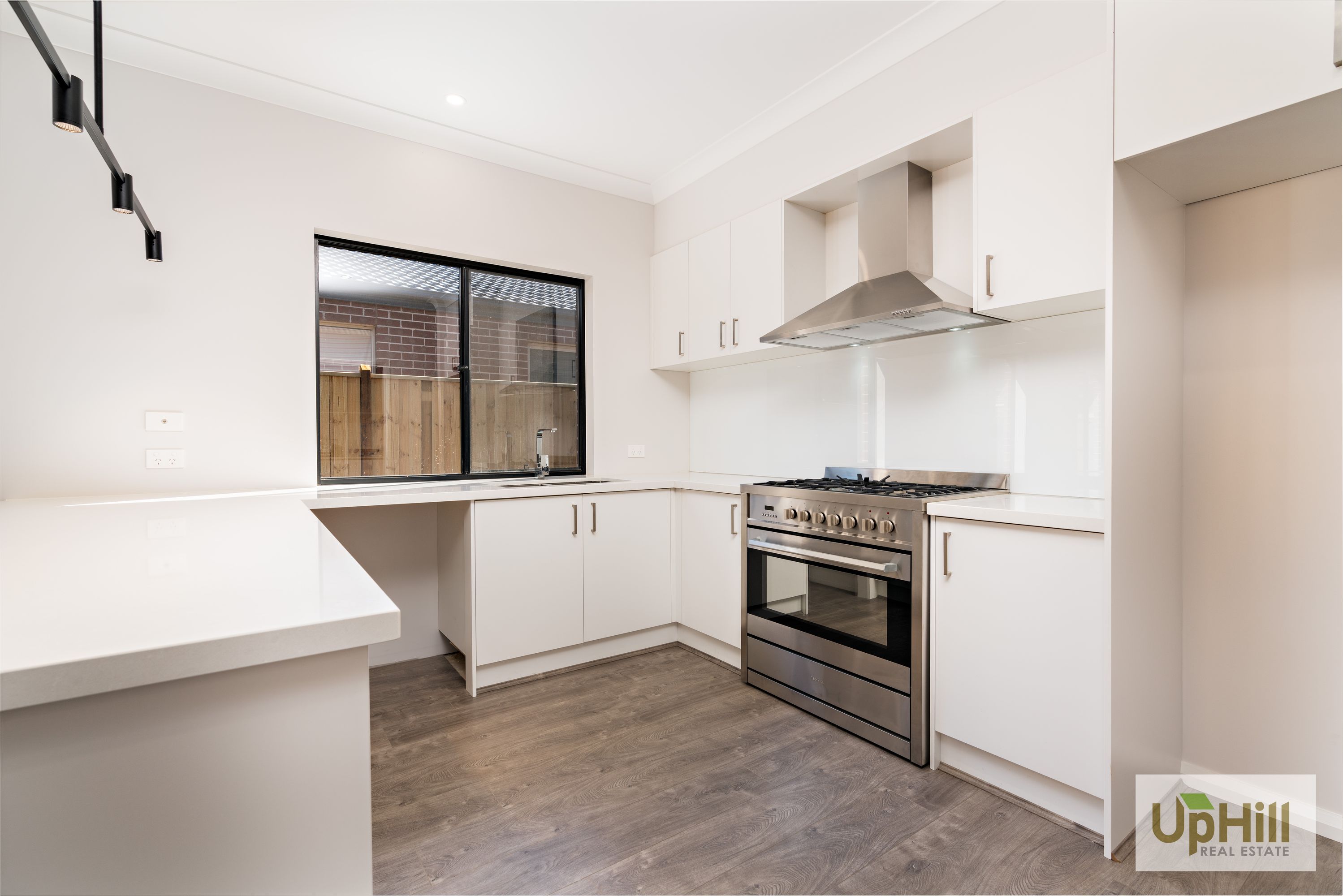 10 CORROBOREE STREET, Clyde North - Thumbnail 7