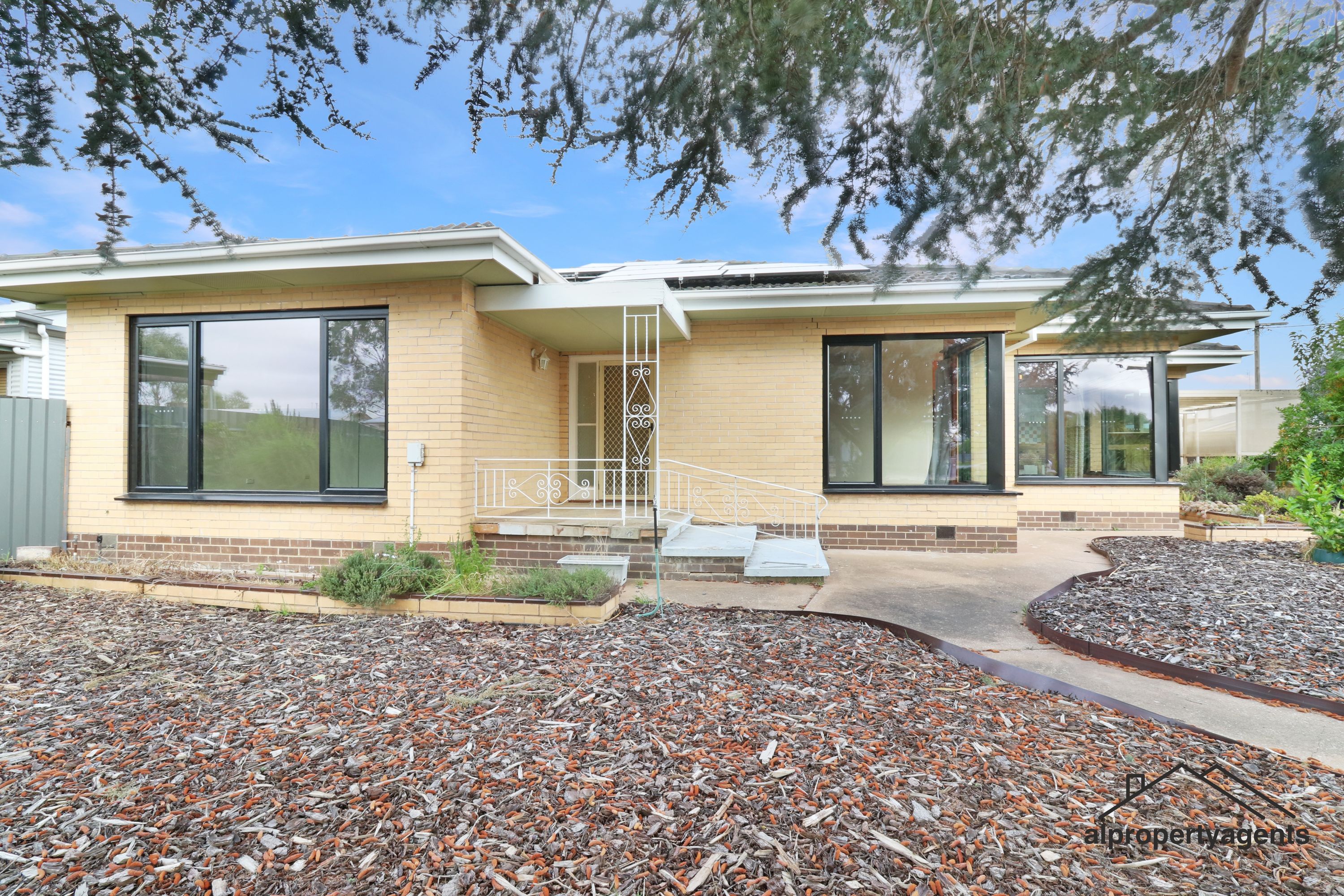 12 Kooyong Street, Horsham VIC 3400
