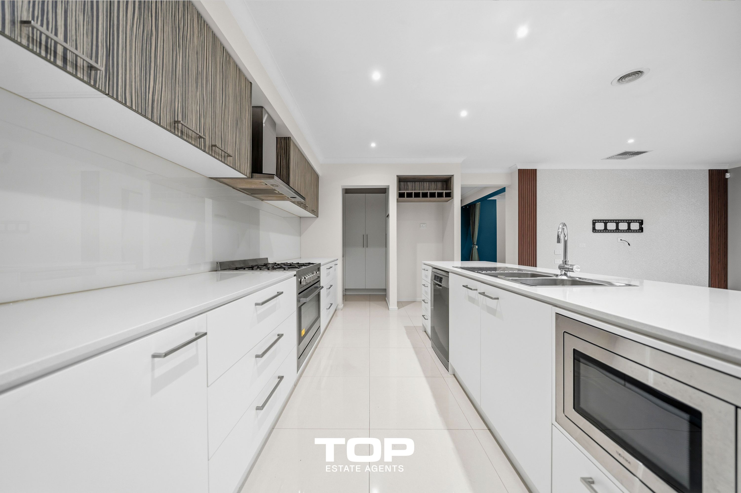 92 Moxham Drive, Clyde North - Thumbnail 6