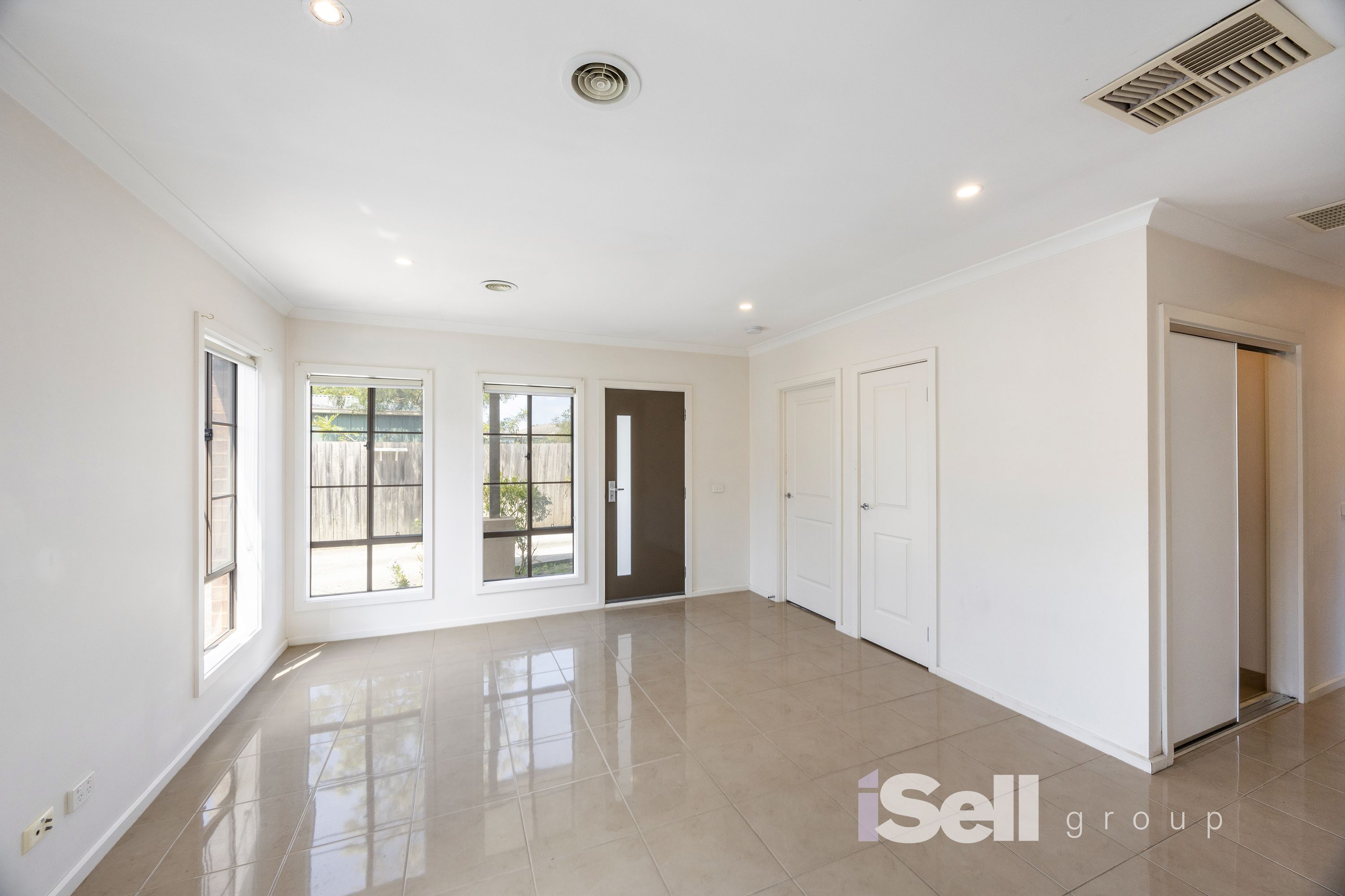 2/26 Beckington Crescent, Hampton Park - Thumbnail 3