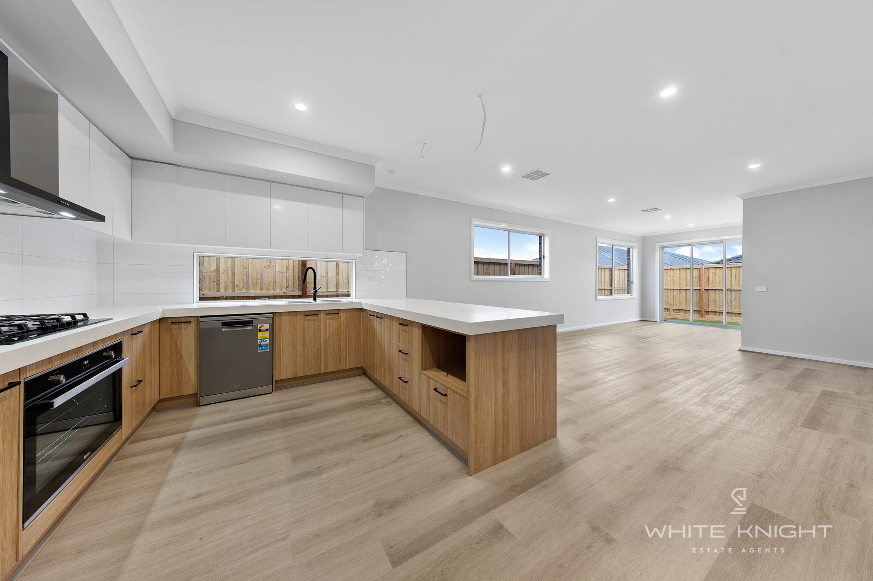 8 Bobbin Street, Fraser Rise VIC 3336, Fraser Rise - Thumbnail 6