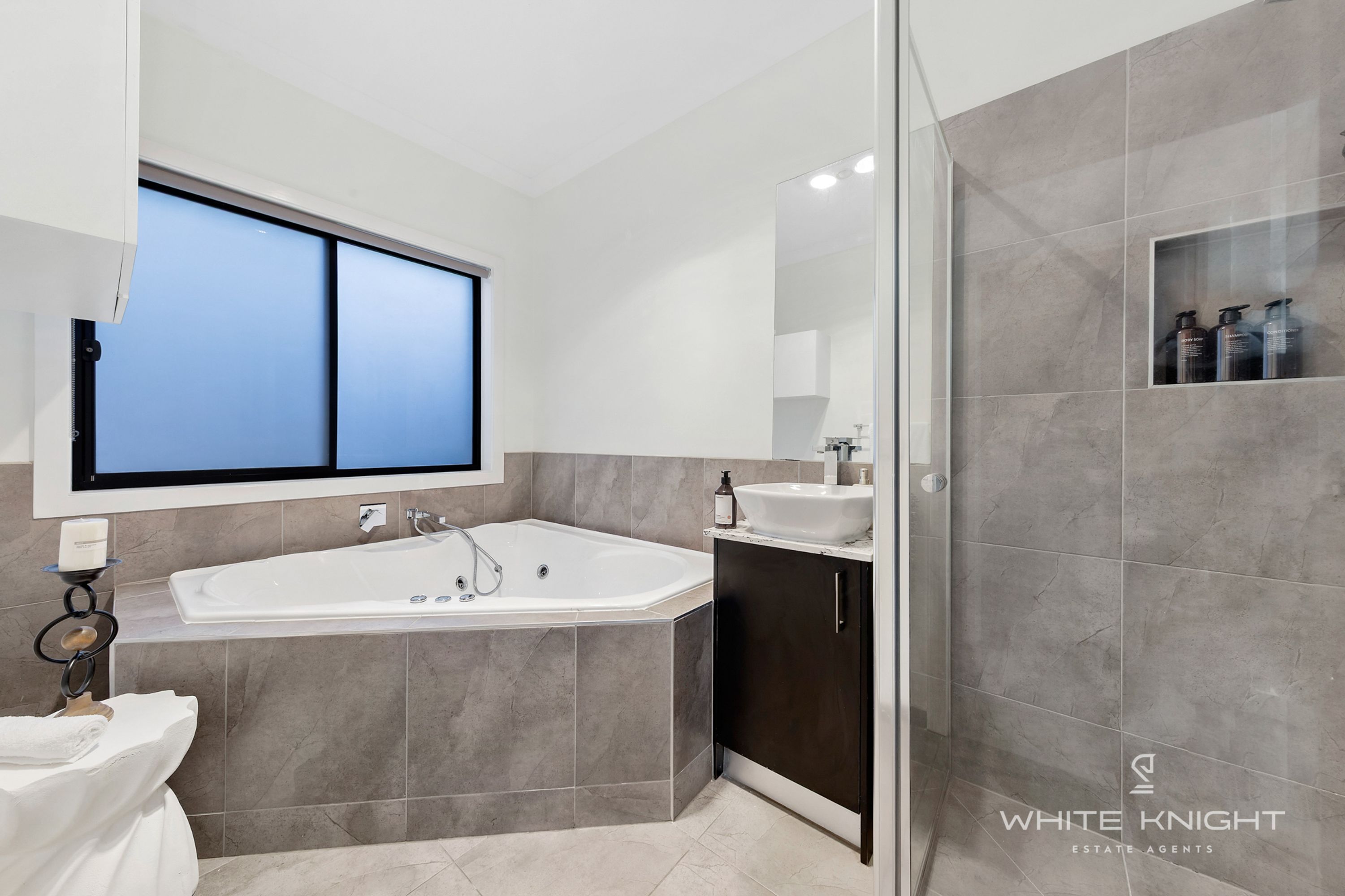 26 Auburn Drive, Fraser Rise VIC 3336, Fraser Rise - Thumbnail 3