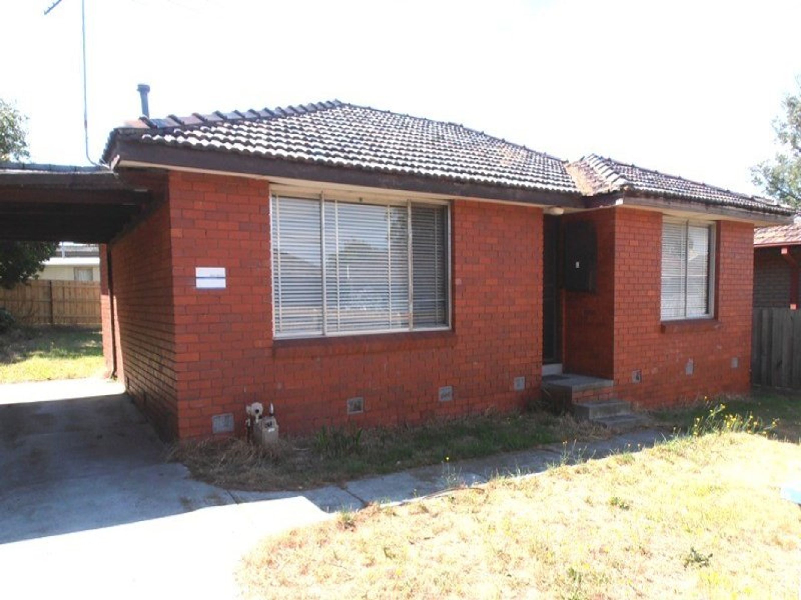 2/23 Moncur Avenue