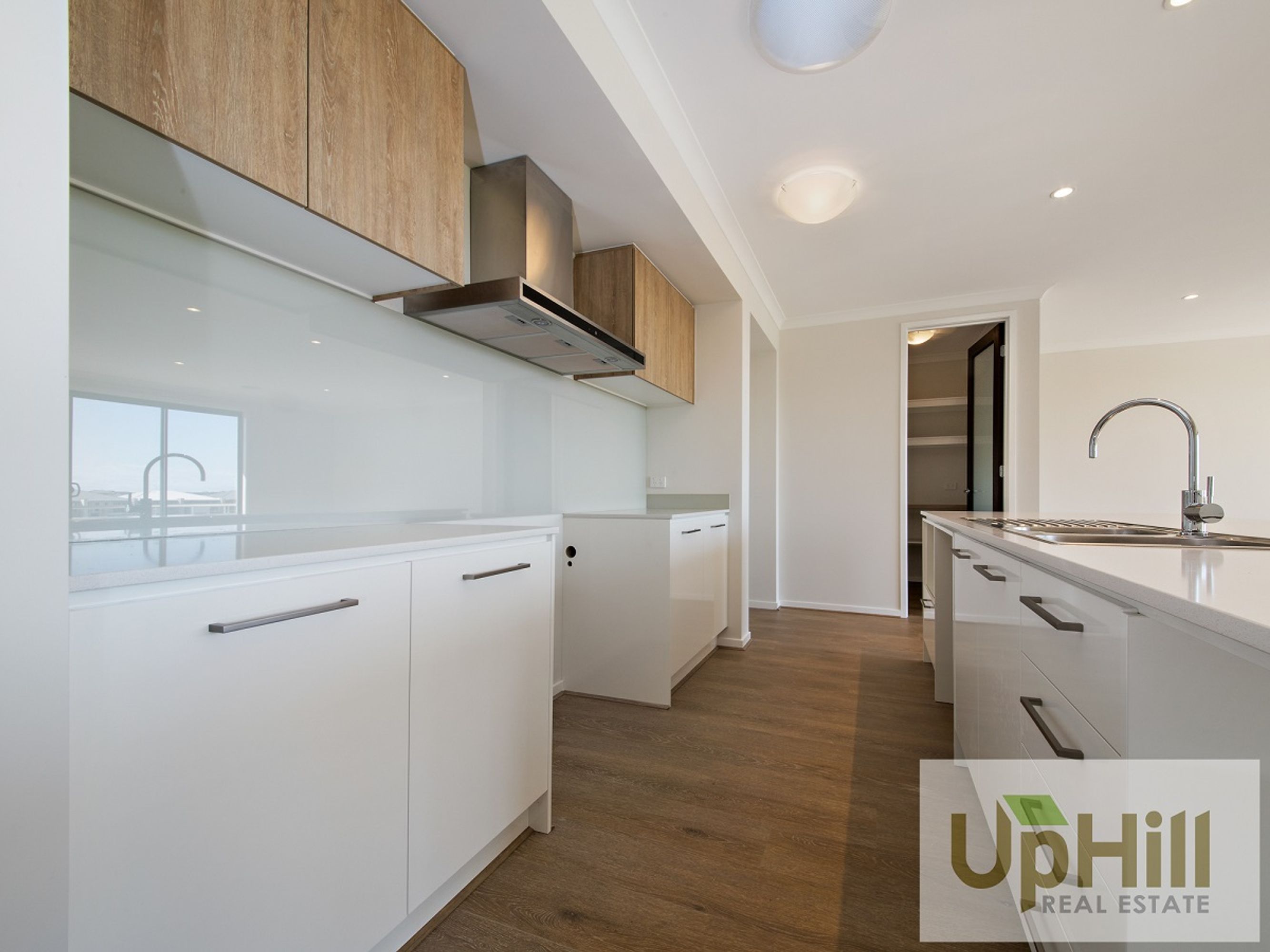 8 REVELWOOD WAY, Clyde North - Thumbnail 4
